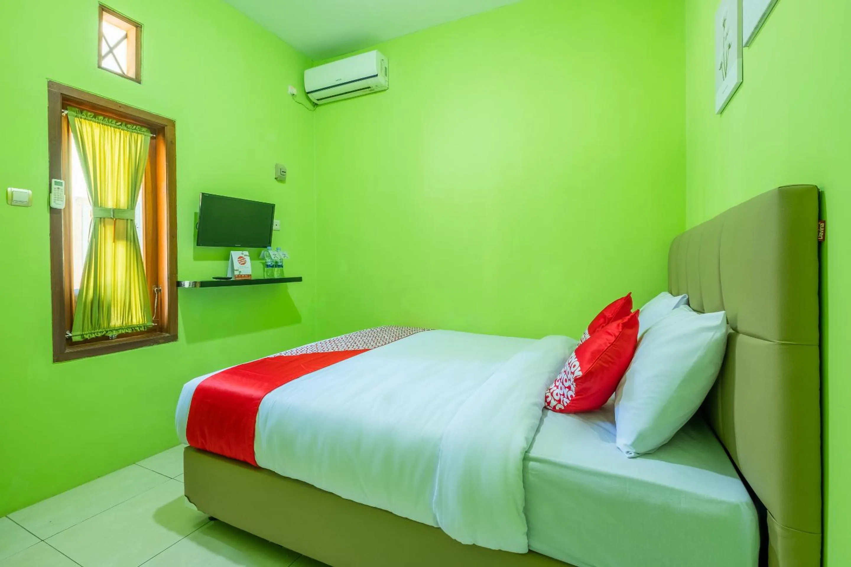 Bedroom in OYO 1399 Cemara Residence Syariah