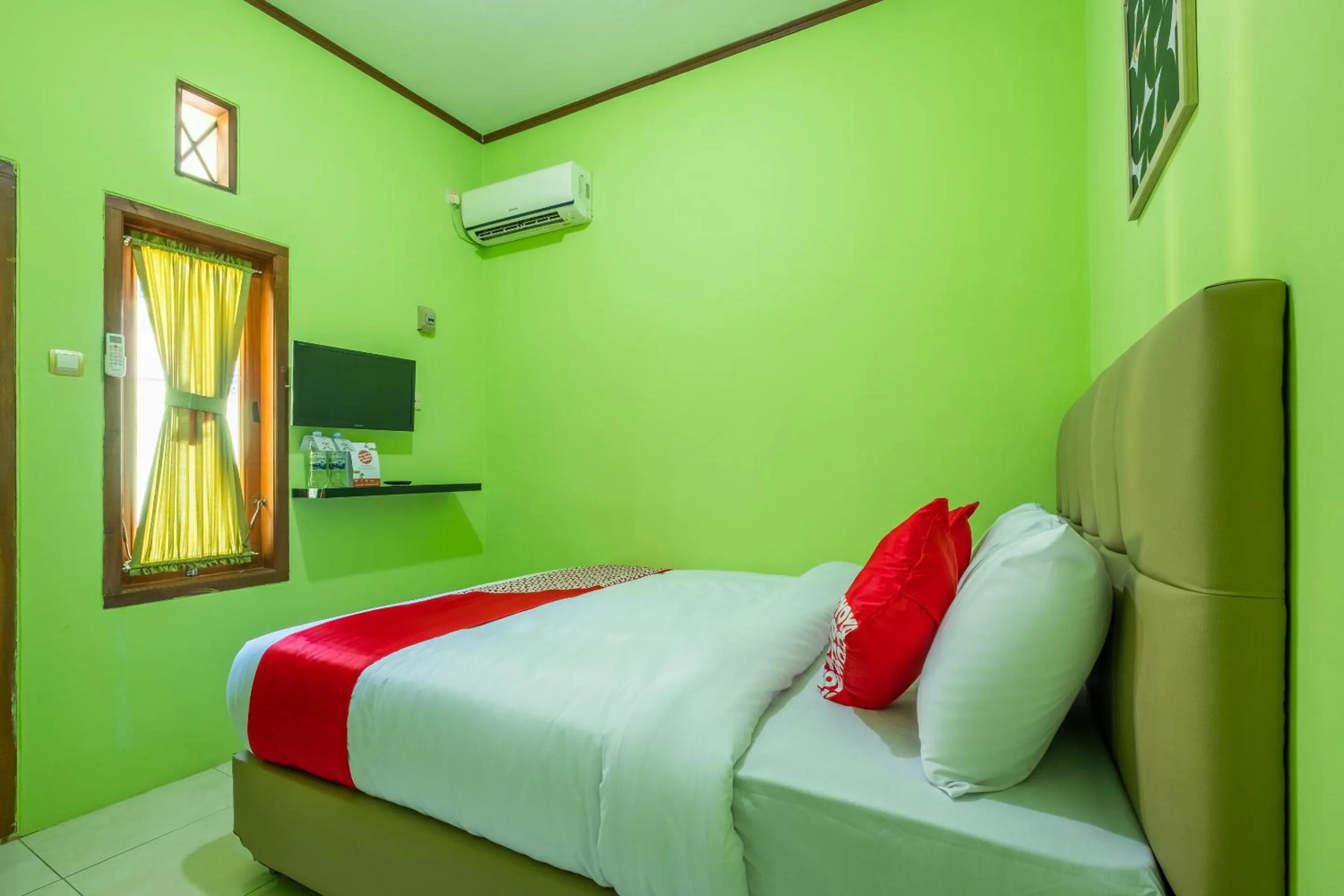 Bedroom in OYO 1399 Cemara Residence Syariah