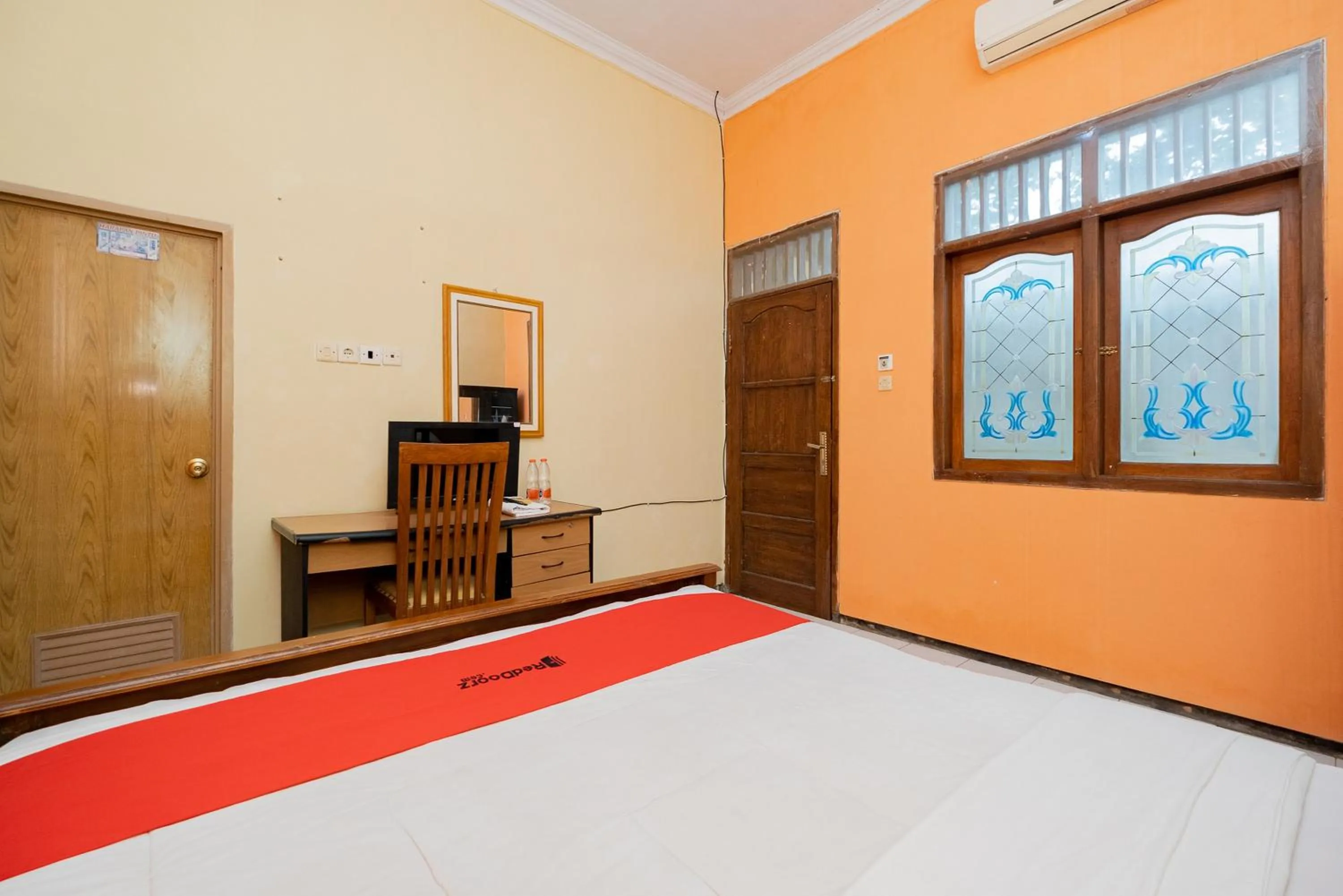 Bed in RedDoorz Syariah at Jalan Sunan Giri Tuban