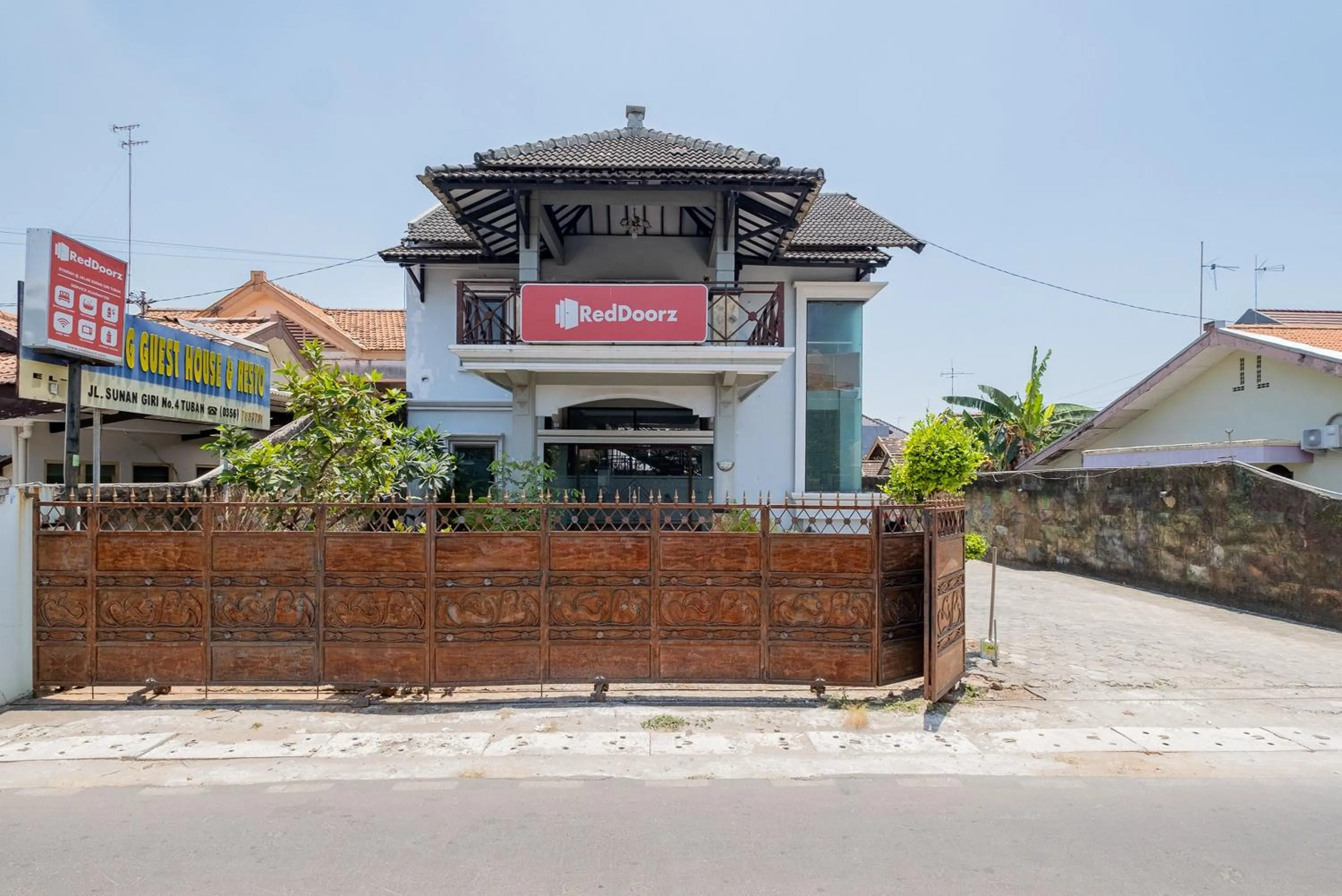 Property building in RedDoorz Syariah at Jalan Sunan Giri Tuban