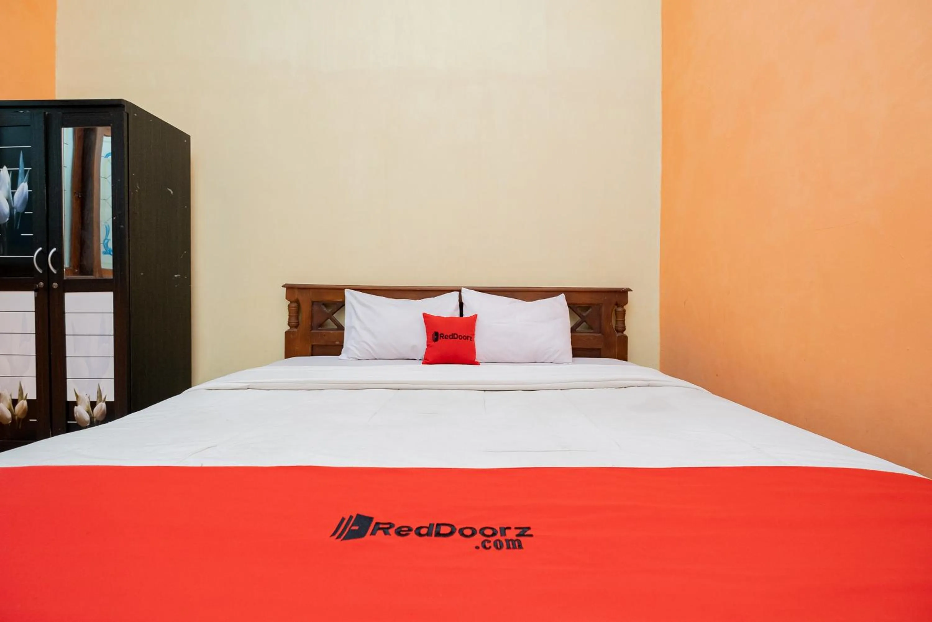Bed in RedDoorz Syariah at Jalan Sunan Giri Tuban