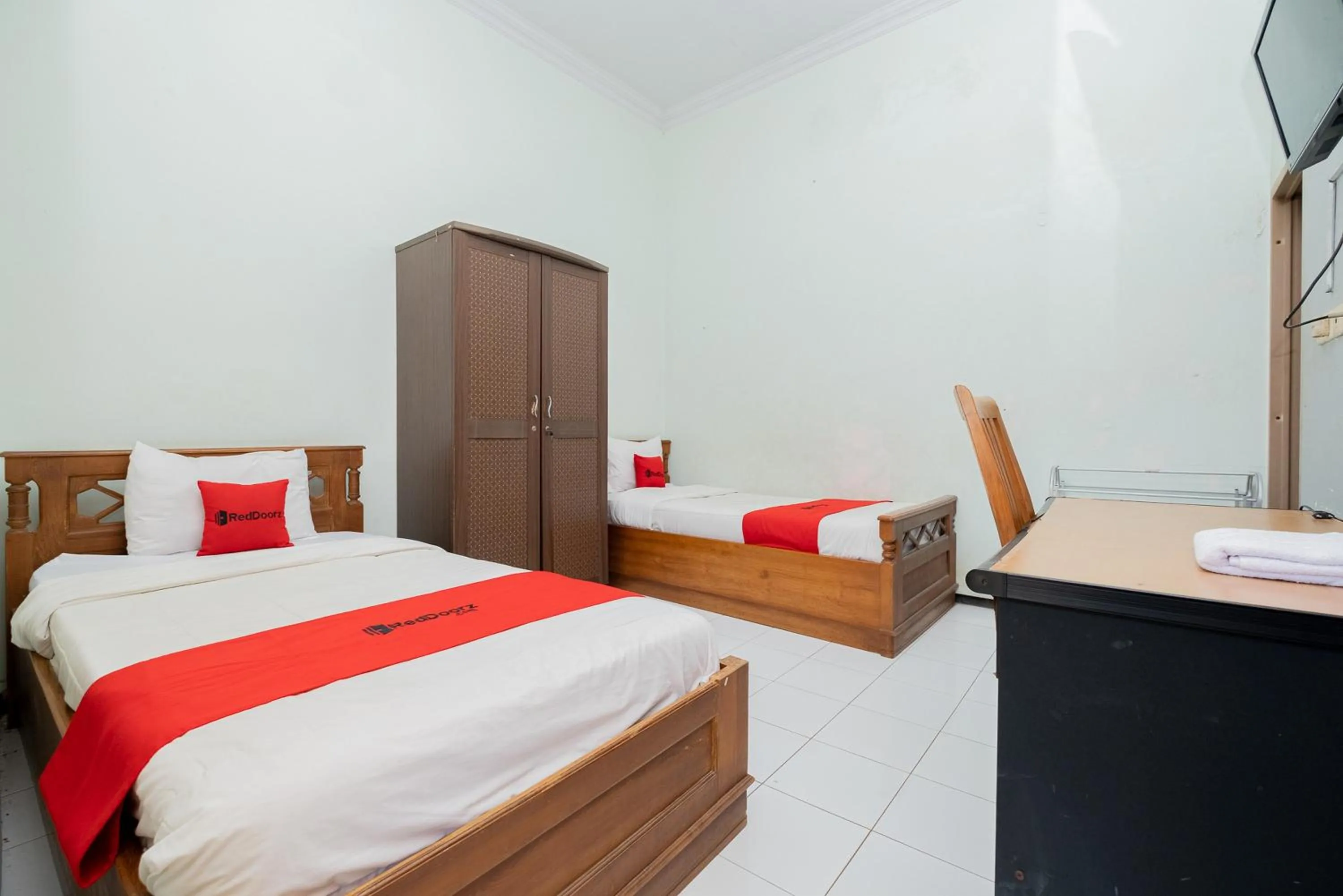 Bed in RedDoorz Syariah at Jalan Sunan Giri Tuban