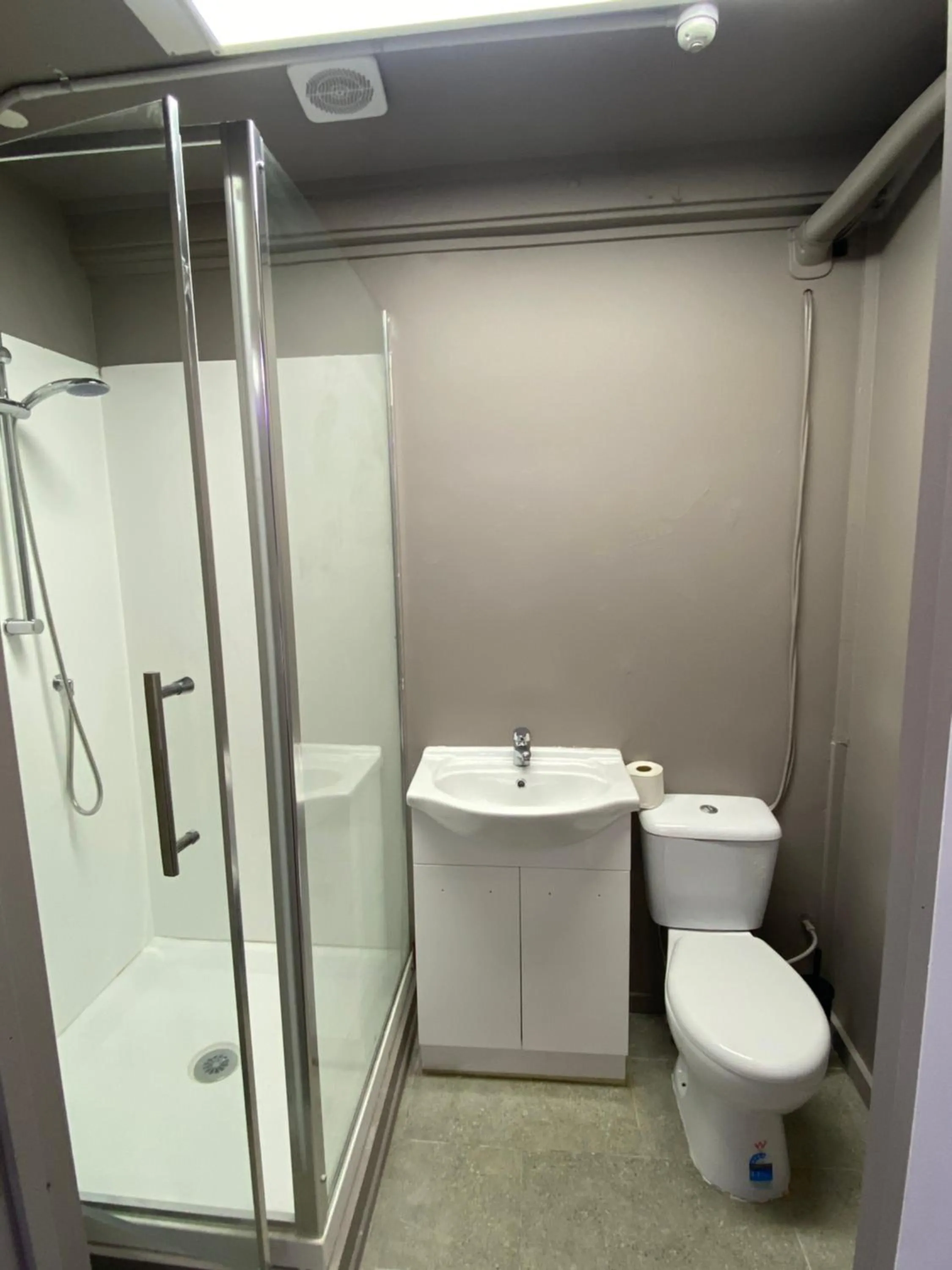 Bathroom in HIT Hostel