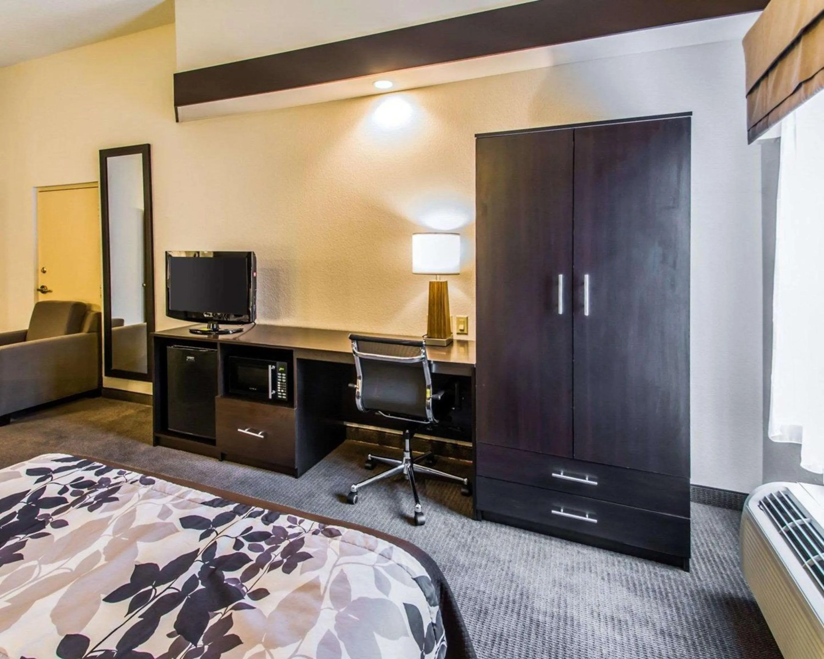 Photo of the whole room in Sleep Inn & Suites Orlando International Airport