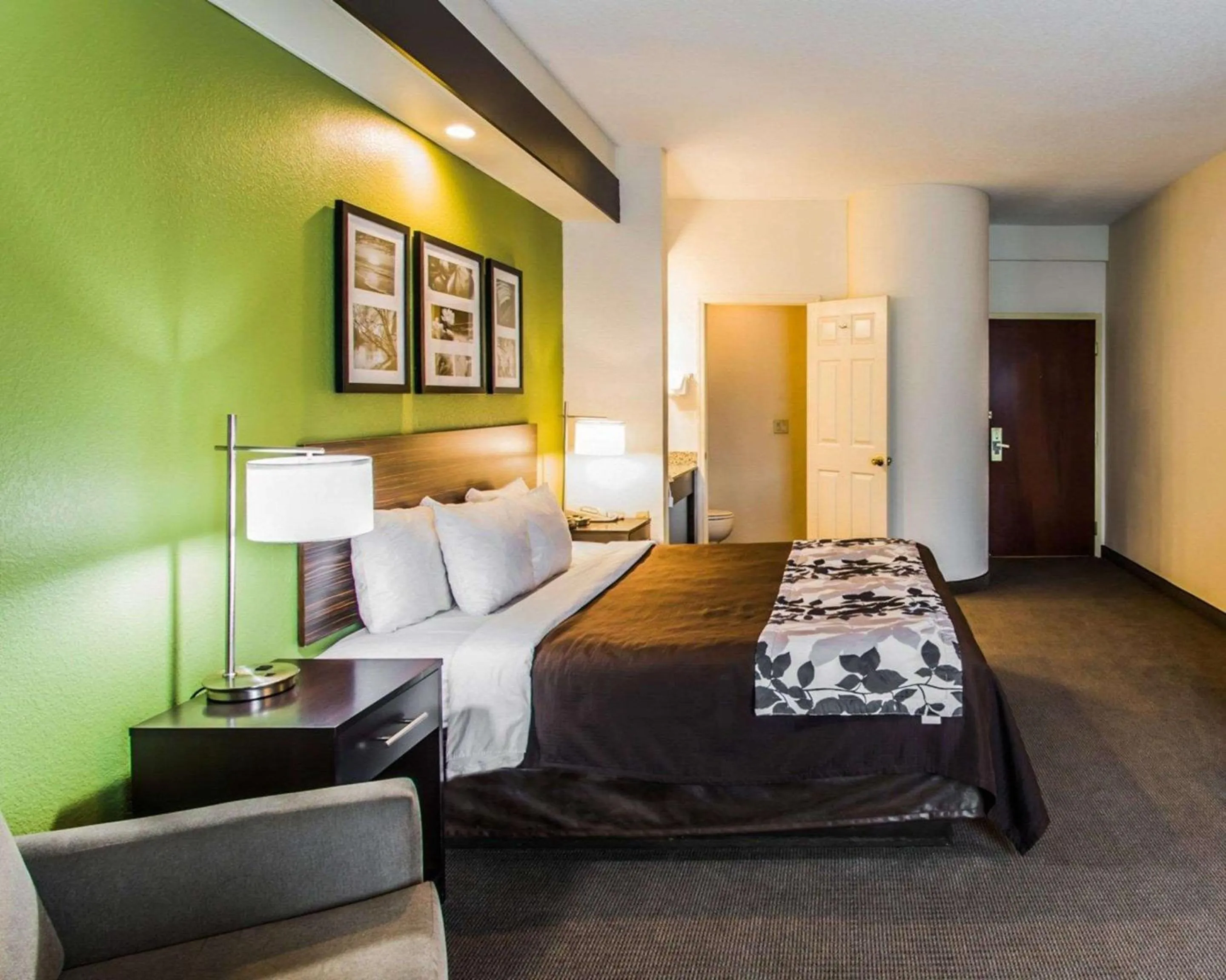 Photo of the whole room in Sleep Inn & Suites Orlando International Airport