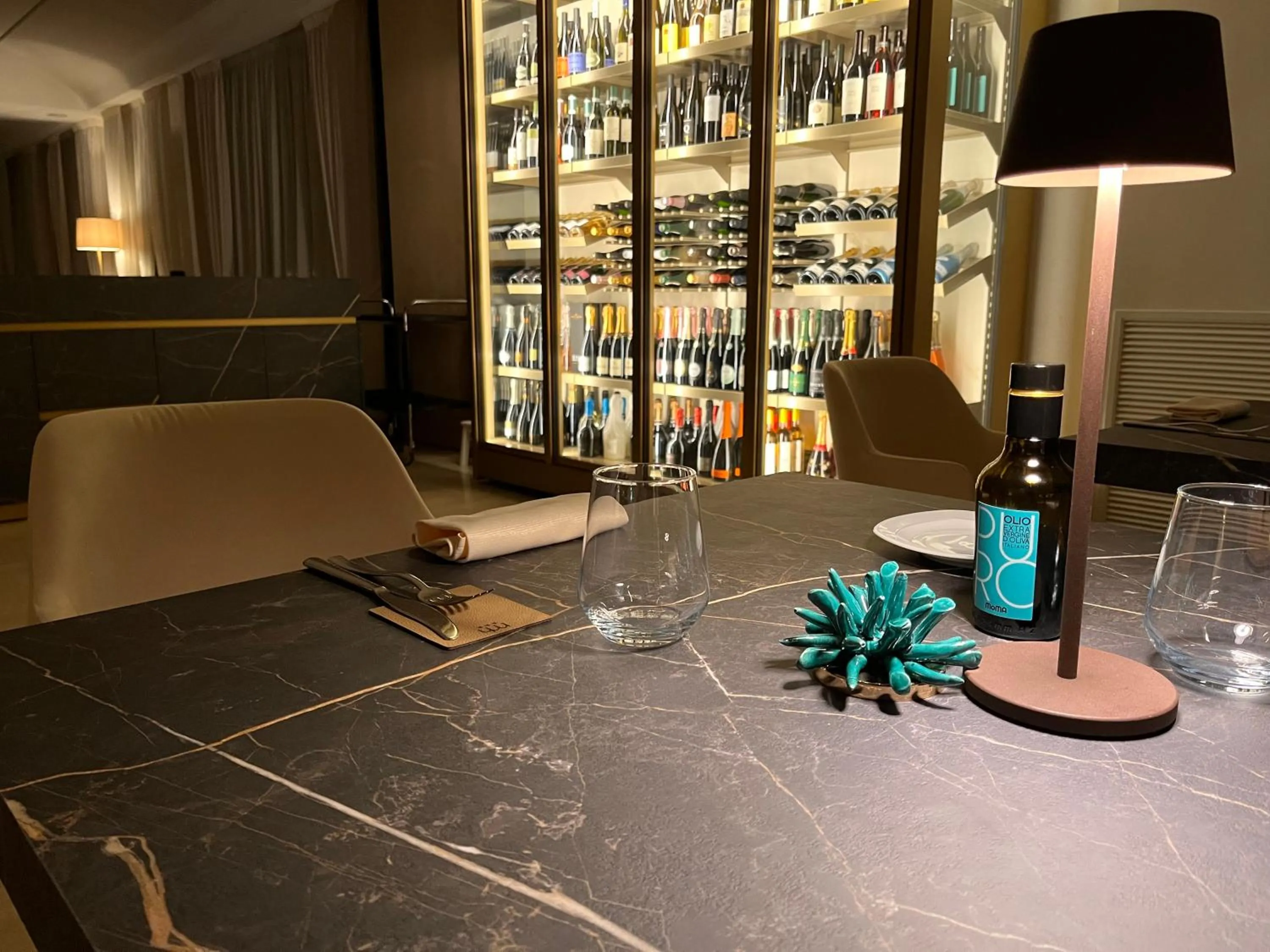 Restaurant/places to eat in Magic Hotel