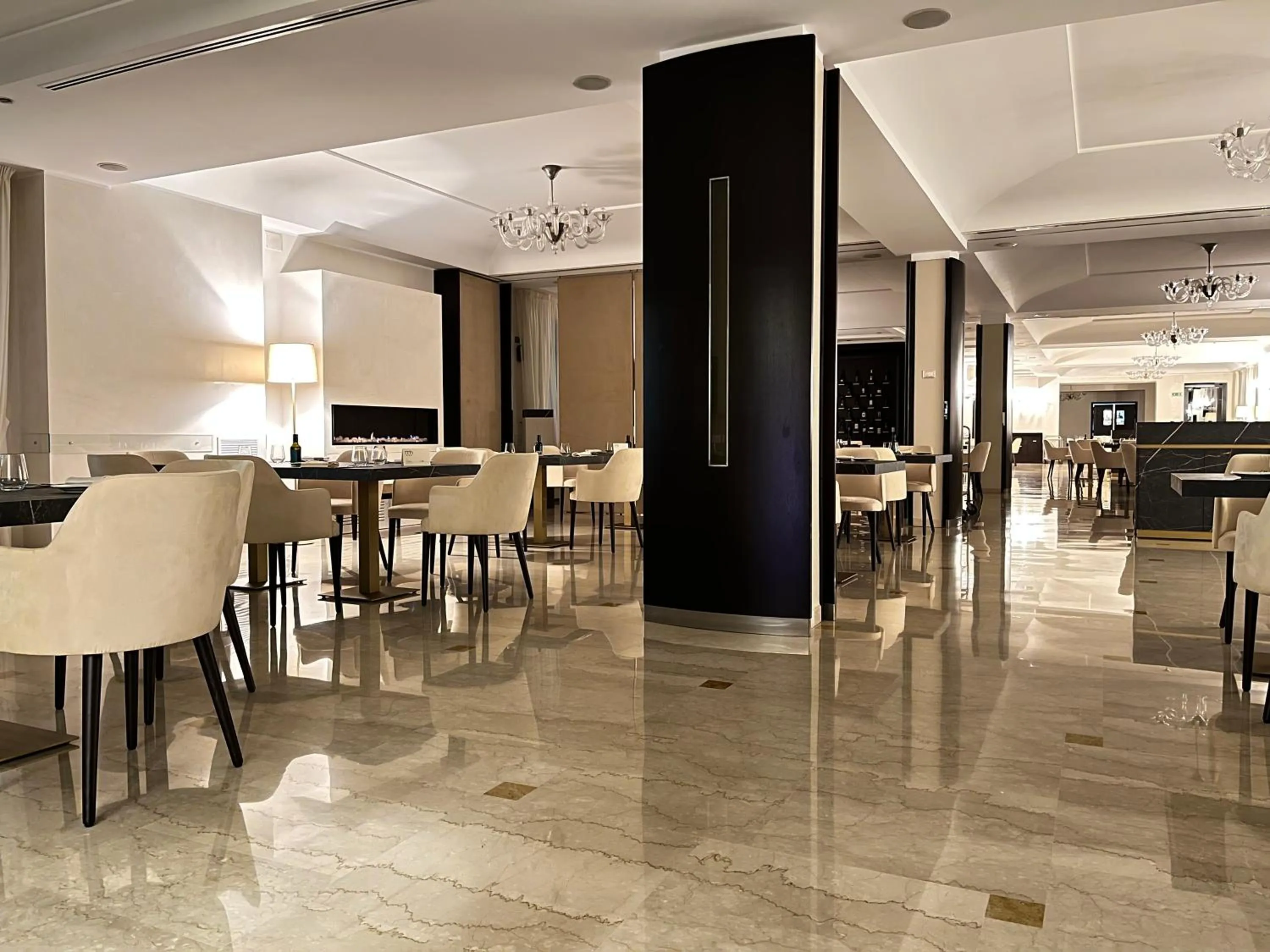 Restaurant/places to eat in Magic Hotel