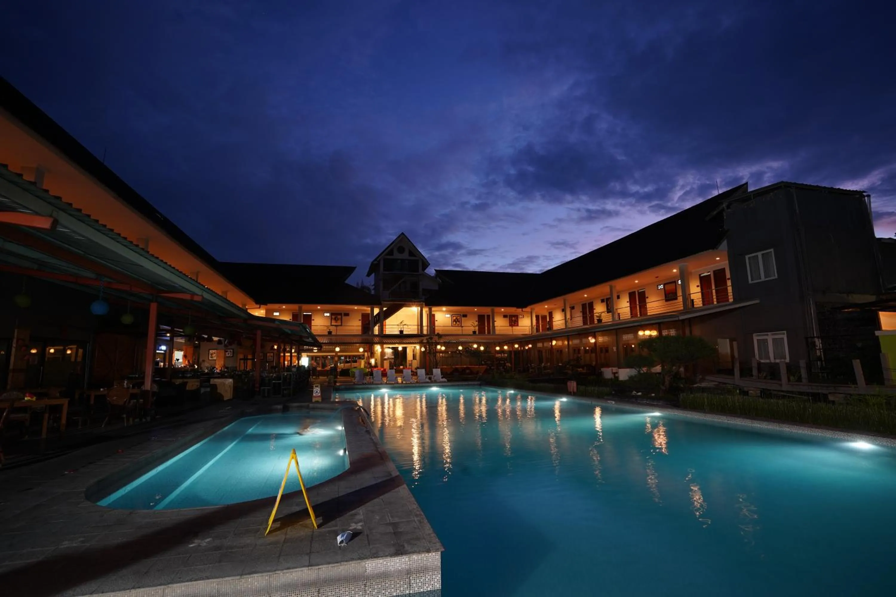 Swimming pool in Sabda Alam Hotel & Resort