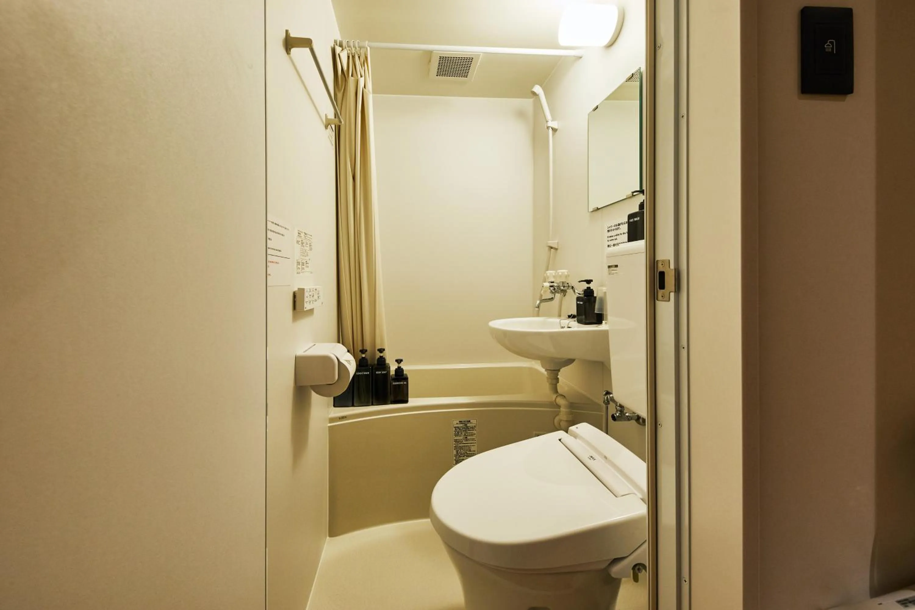 Toilet in mizuka Daimyo 6 - unmanned hotel -