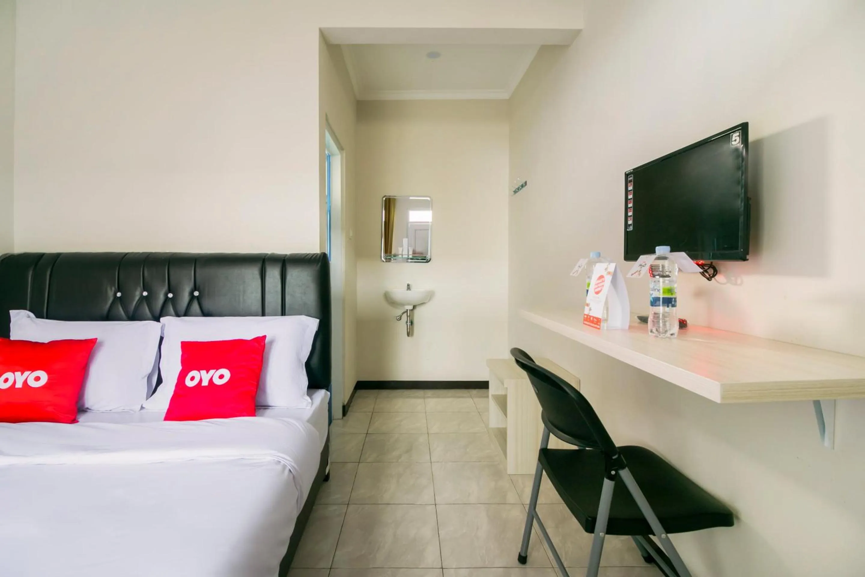 Bedroom in Hotel O Fakhira Residence