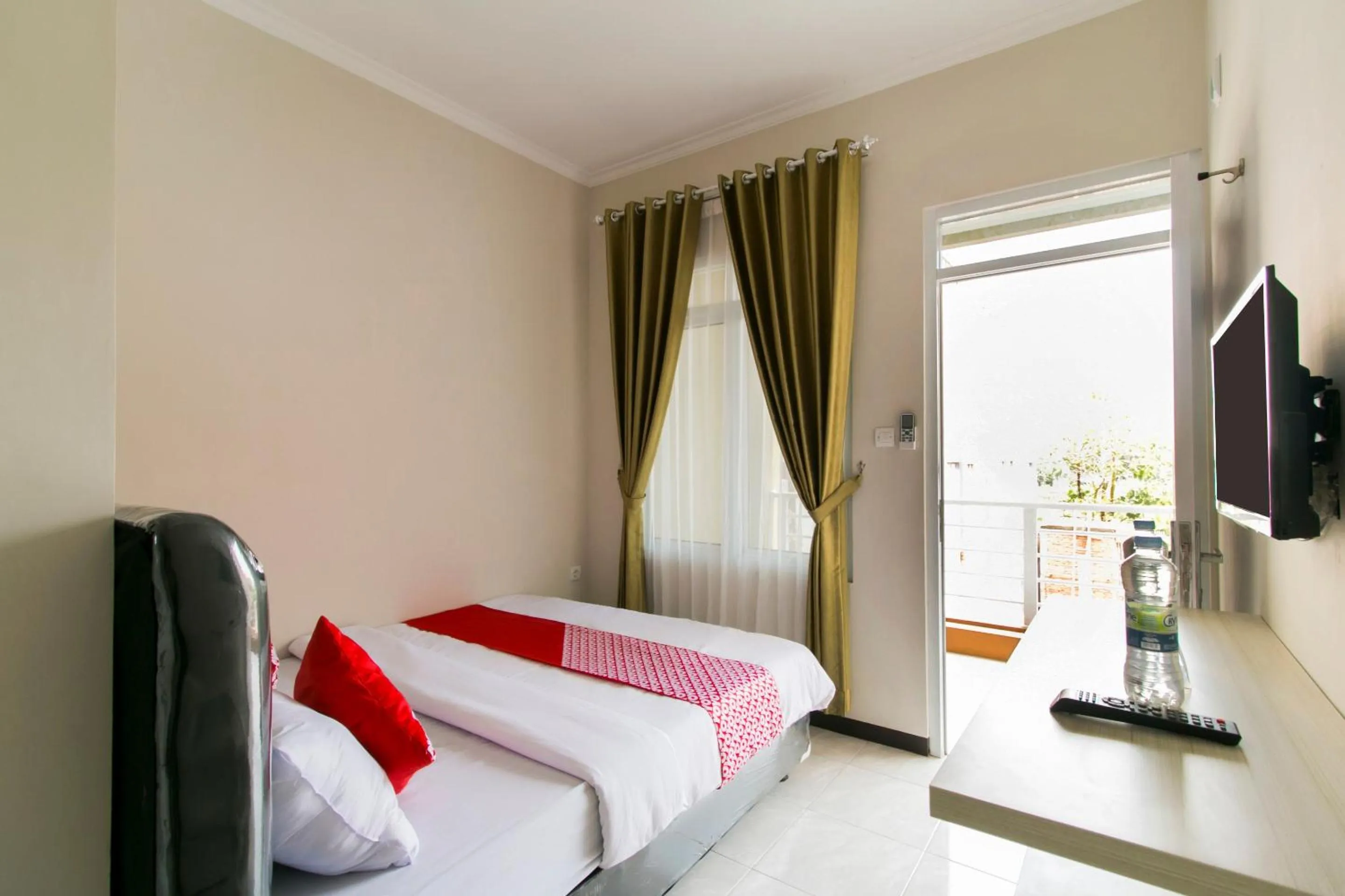 Bedroom in Hotel O Fakhira Residence