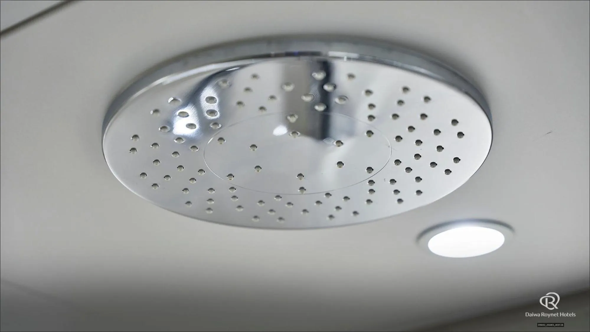 Shower in Daiwa Roynet Hotel Tokyo Kyobashi PREMIER