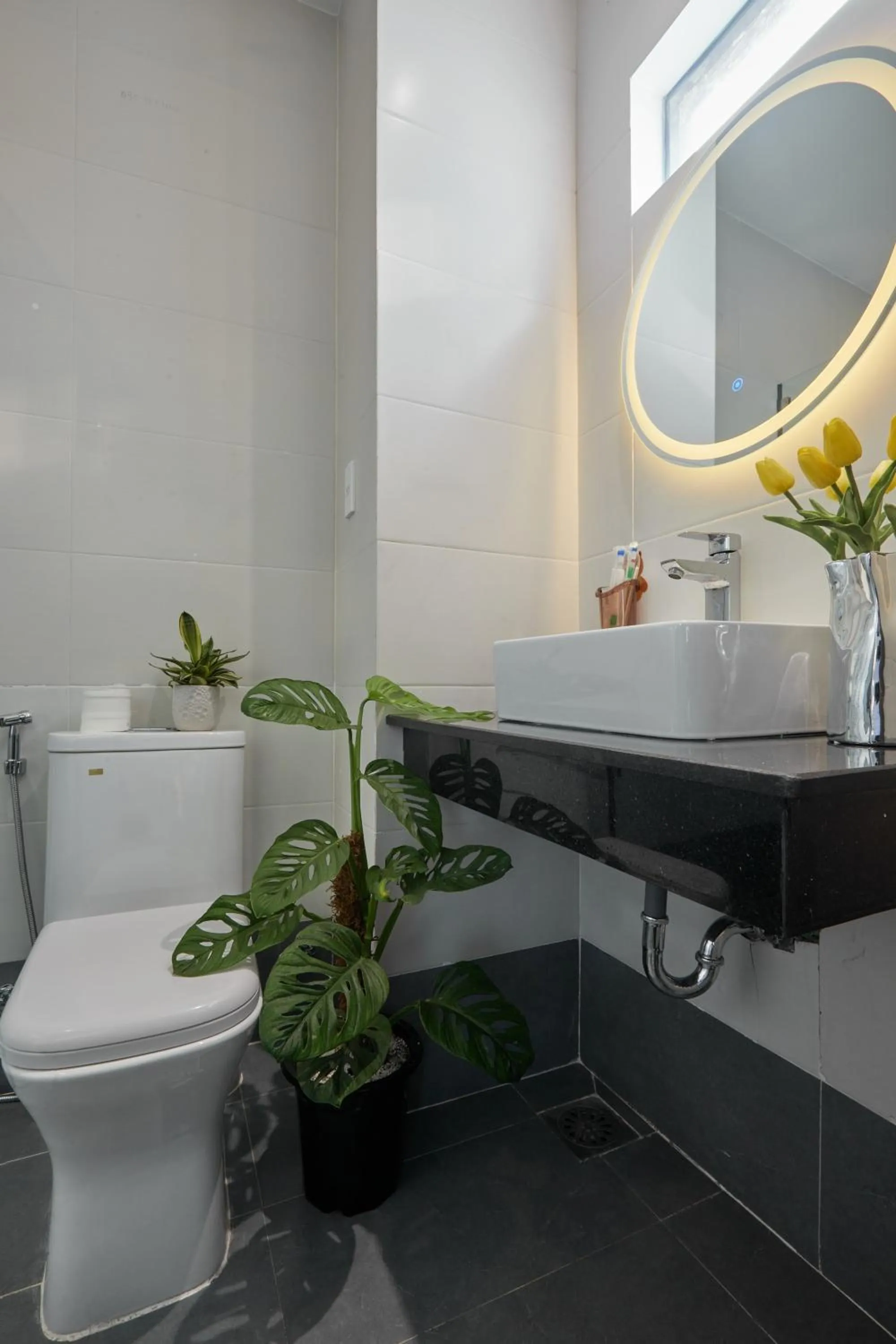 Toilet in Lux Quy Nhon Homestay