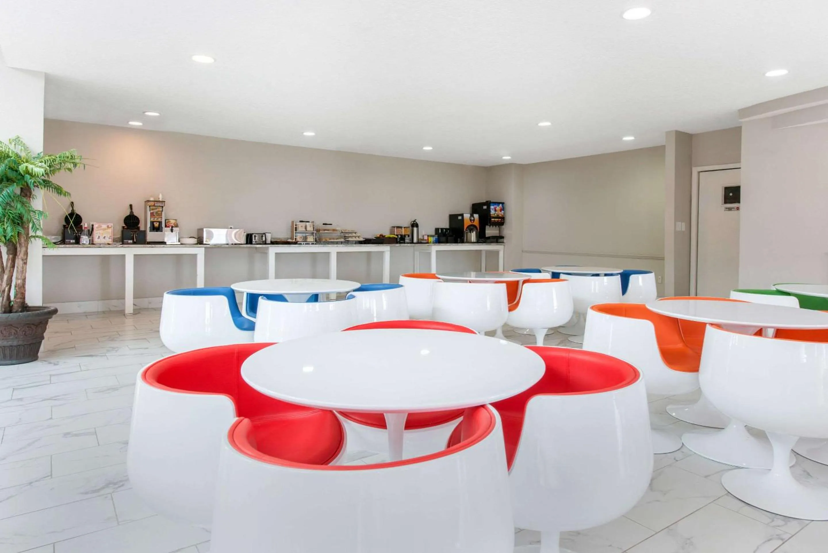 Restaurant/places to eat in Clarion Inn & Suites Kissimmee-Lake Buena Vista South