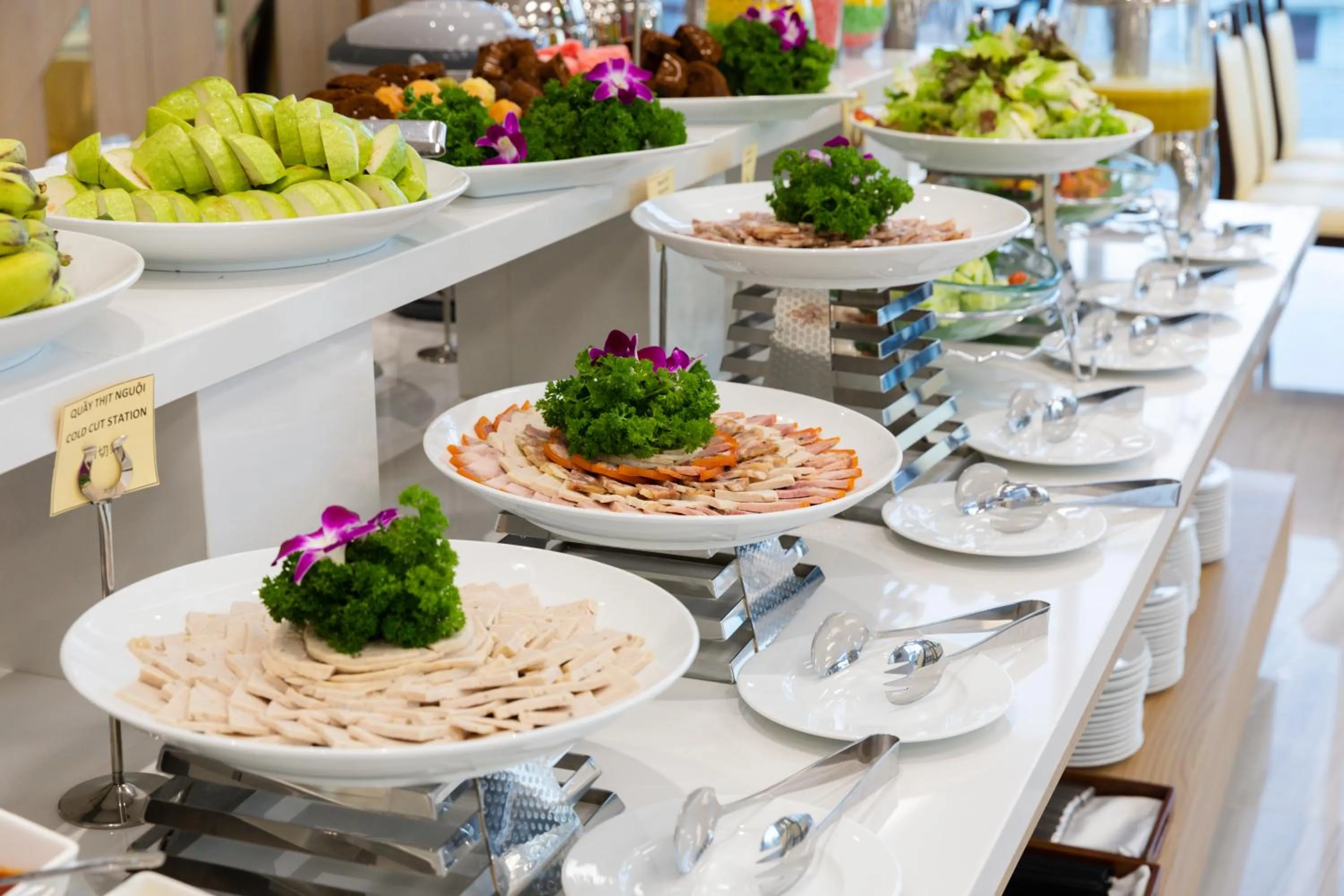 Restaurant/places to eat in Senia Hotel Nha Trang