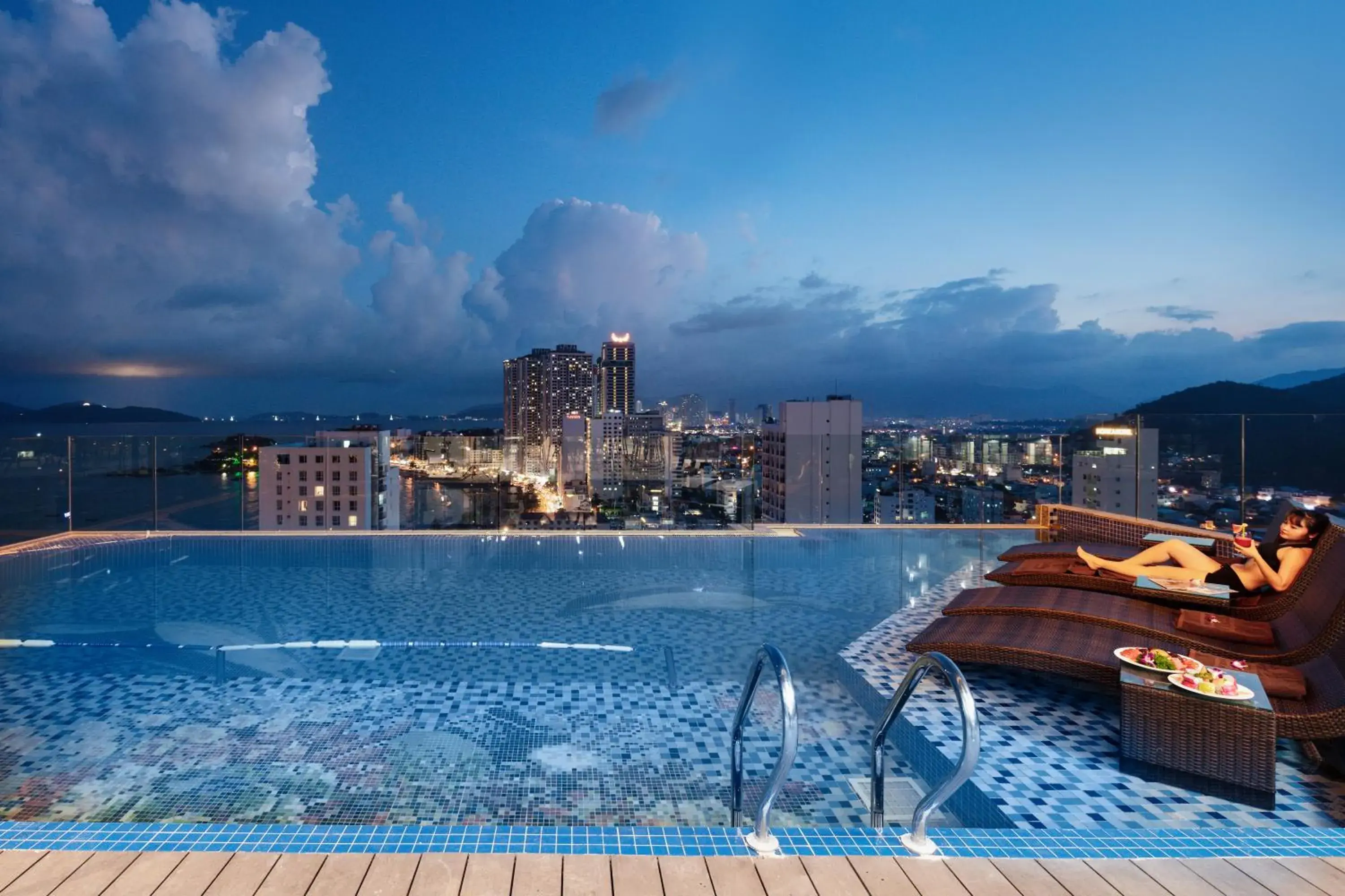 Swimming pool in Senia Hotel Nha Trang Swimming pool in Senia Hotel Nha Trang