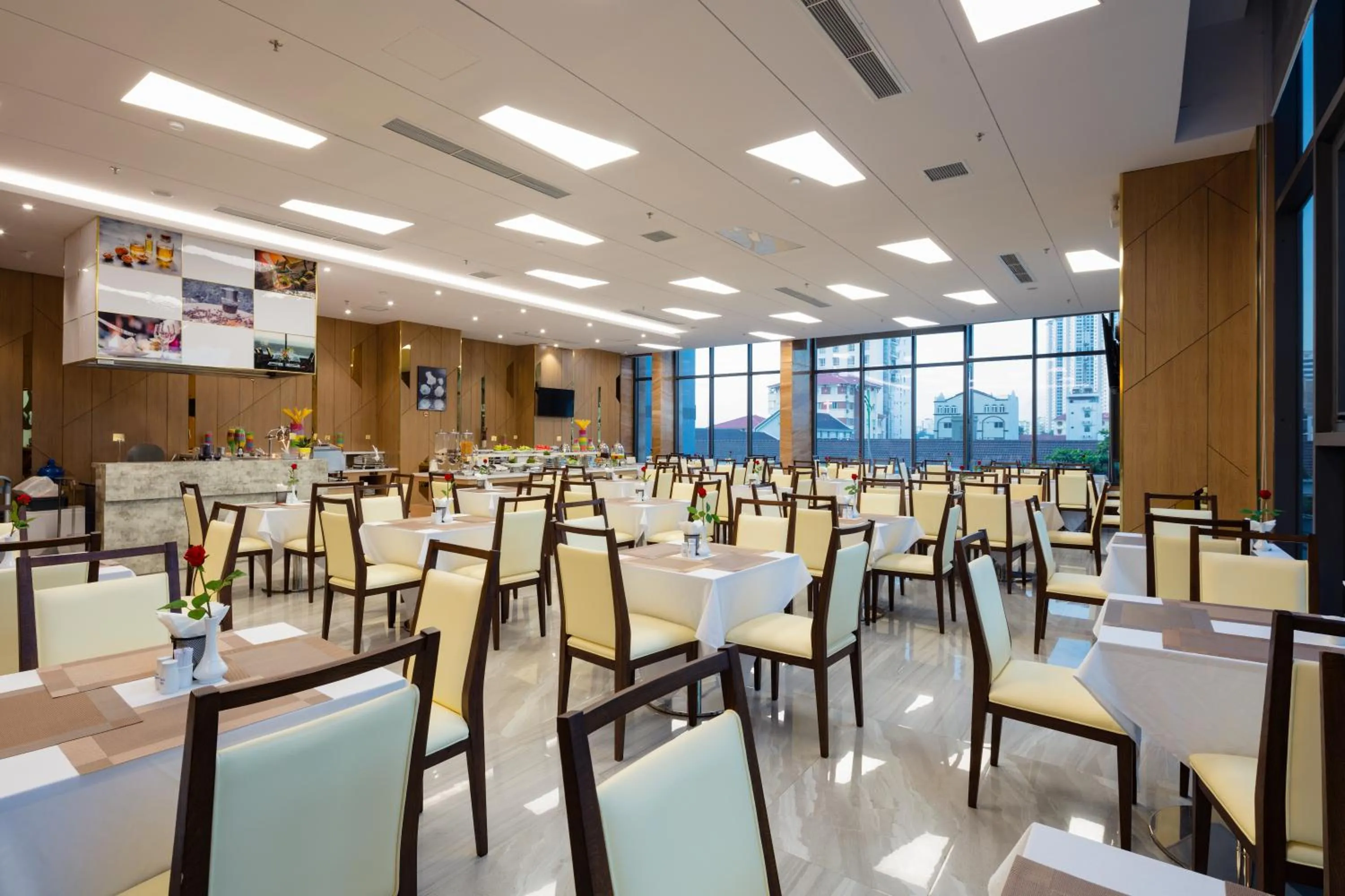 Restaurant/places to eat in Senia Hotel Nha Trang