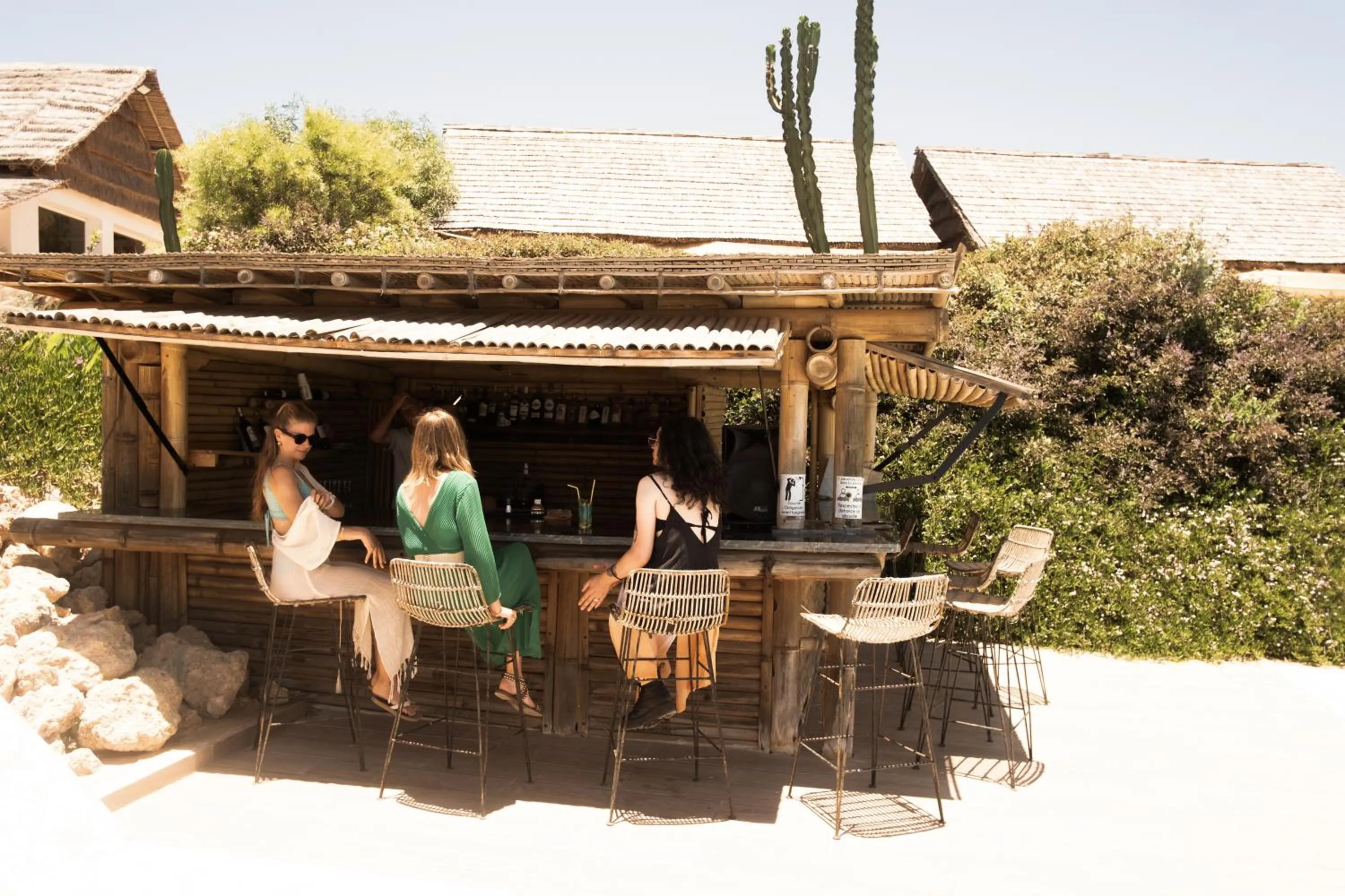 Lounge or bar in La Crique Nature & Spa