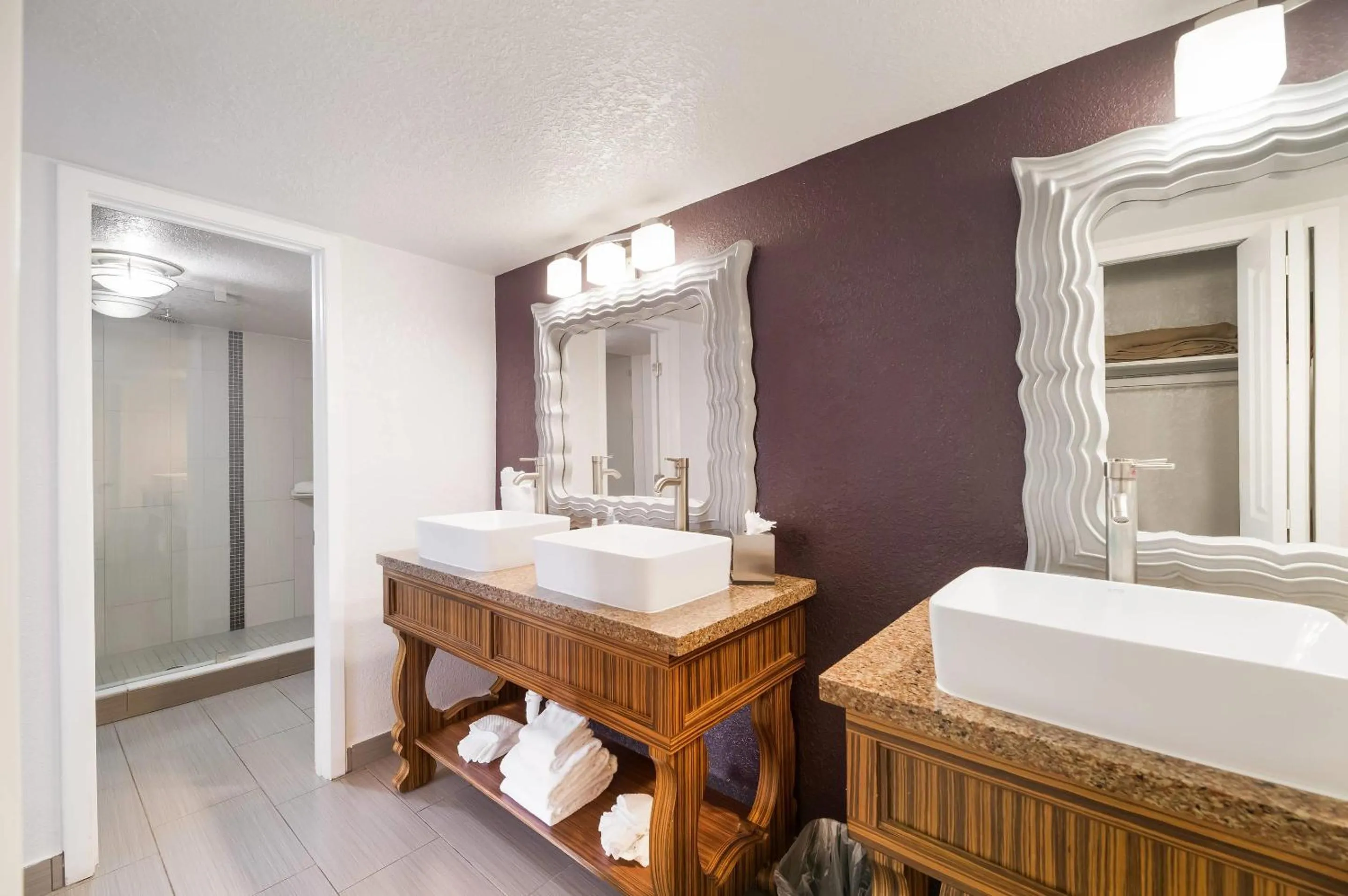 Bedroom in Clarion Inn & Suites Across From Universal Orlando Resort