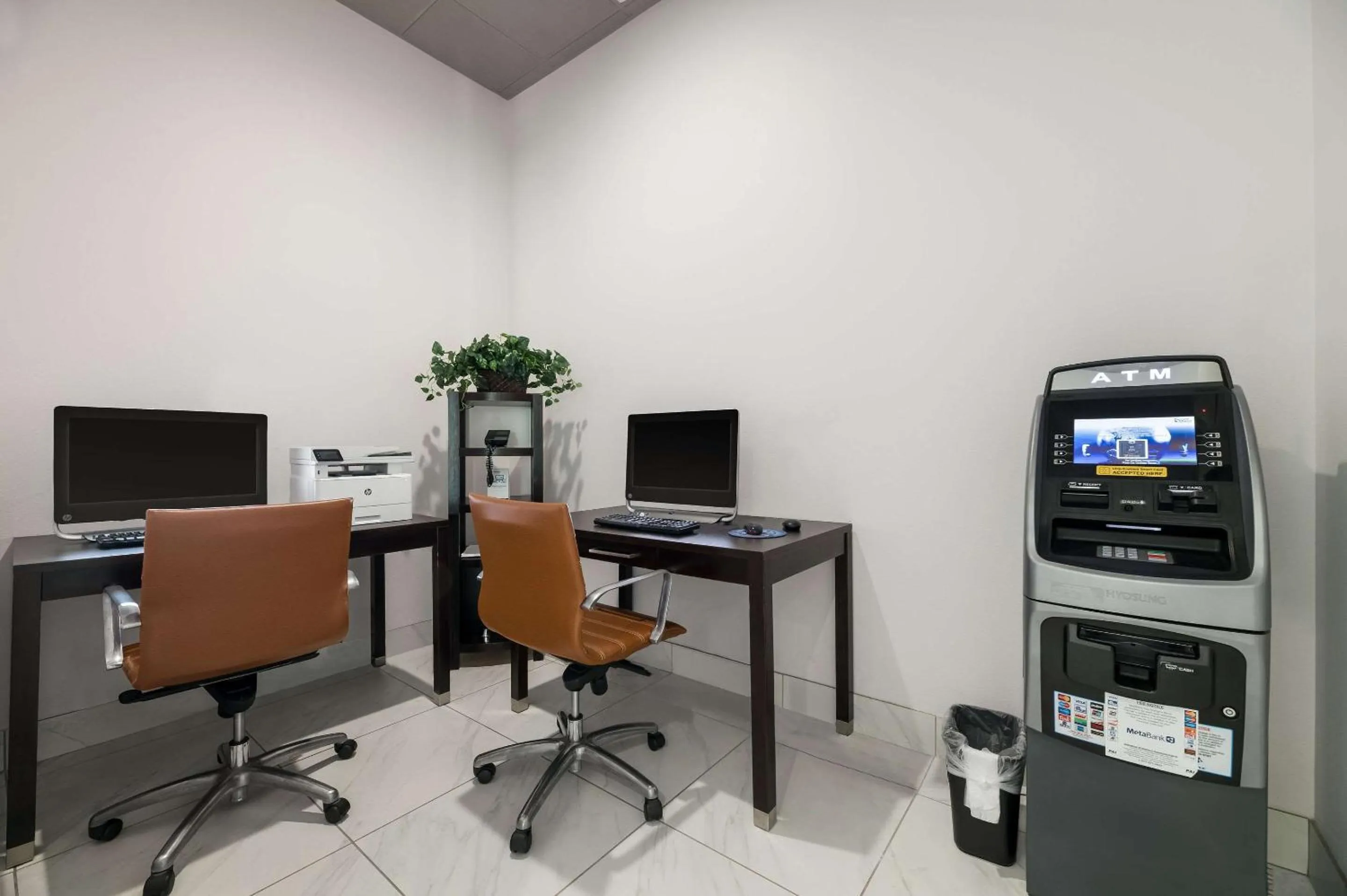 Bedroom in Clarion Inn & Suites Across From Universal Orlando Resort