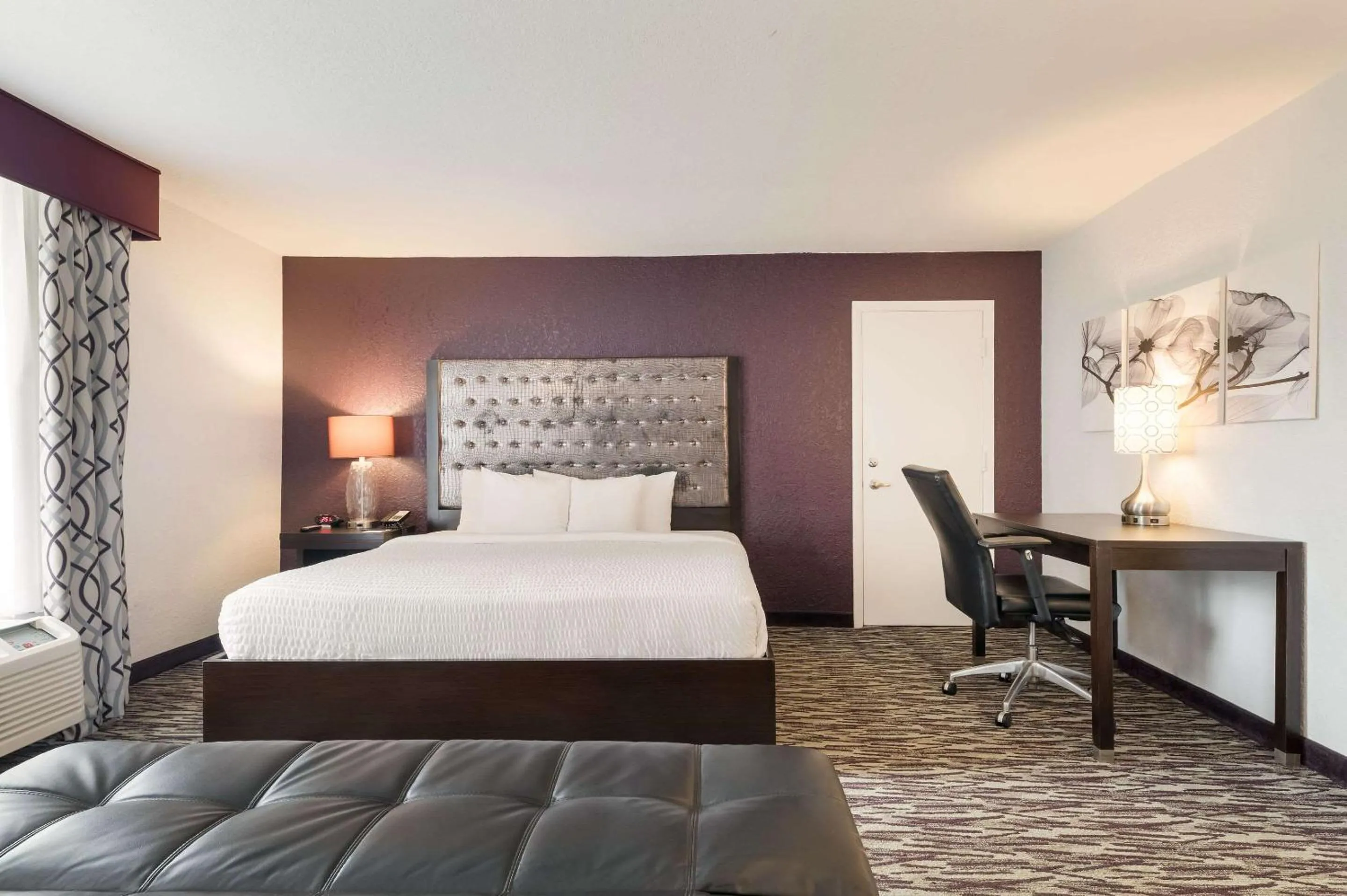 Bedroom, Bed in Clarion Inn & Suites Across From Universal Orlando Resort