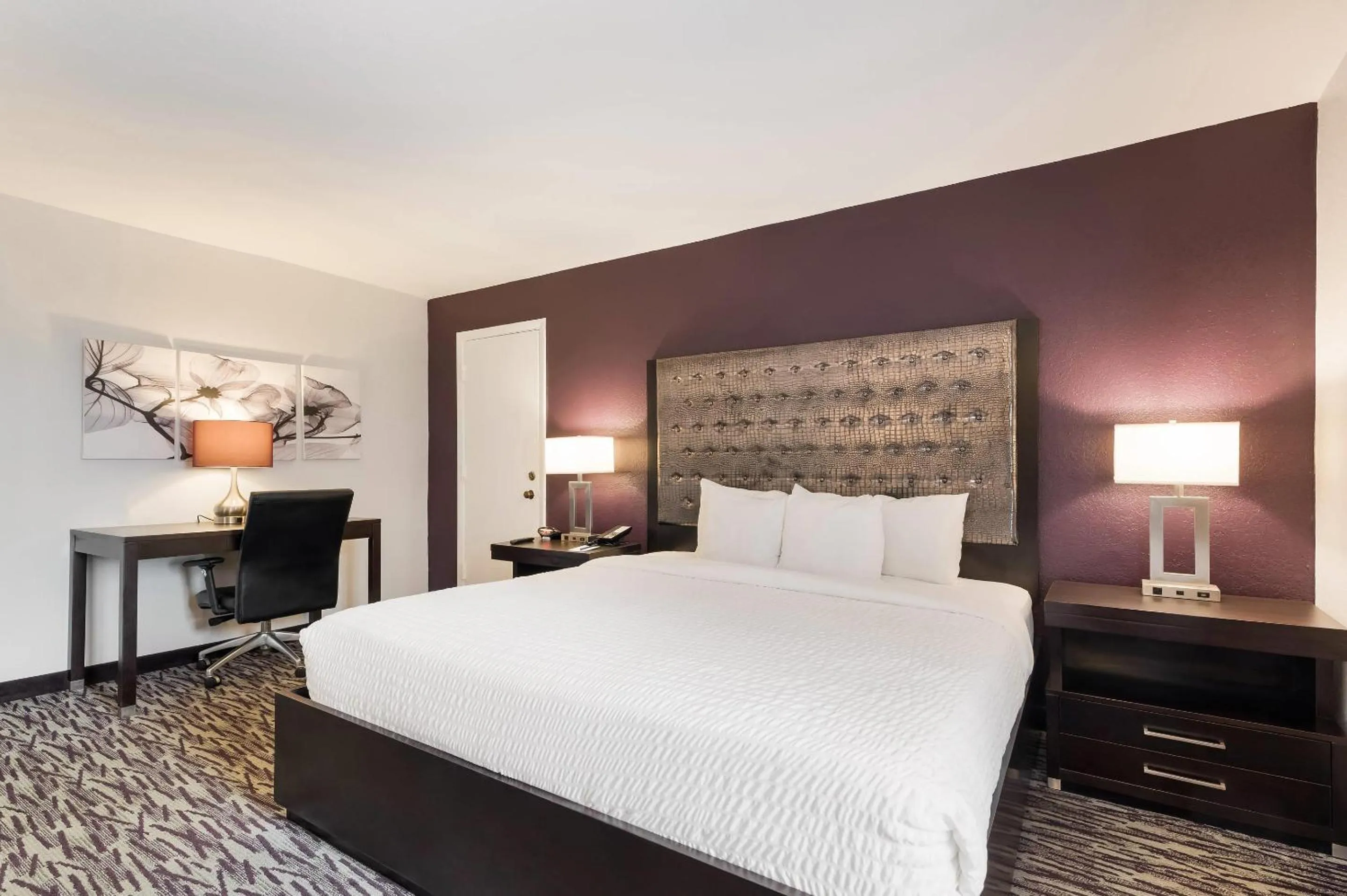 Bedroom, Bed in Clarion Inn & Suites Across From Universal Orlando Resort