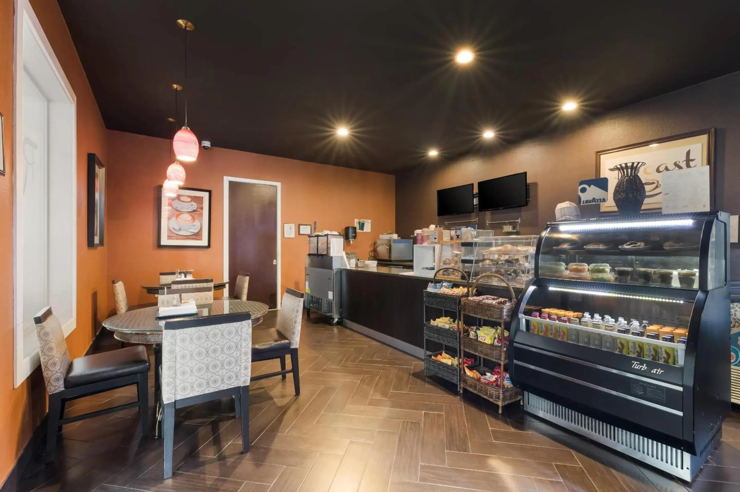 Restaurant/places to eat in Clarion Inn & Suites Across From Universal Orlando Resort Restaurant/places to eat in Clarion Inn & Suites Across From Universal Orlando Resort