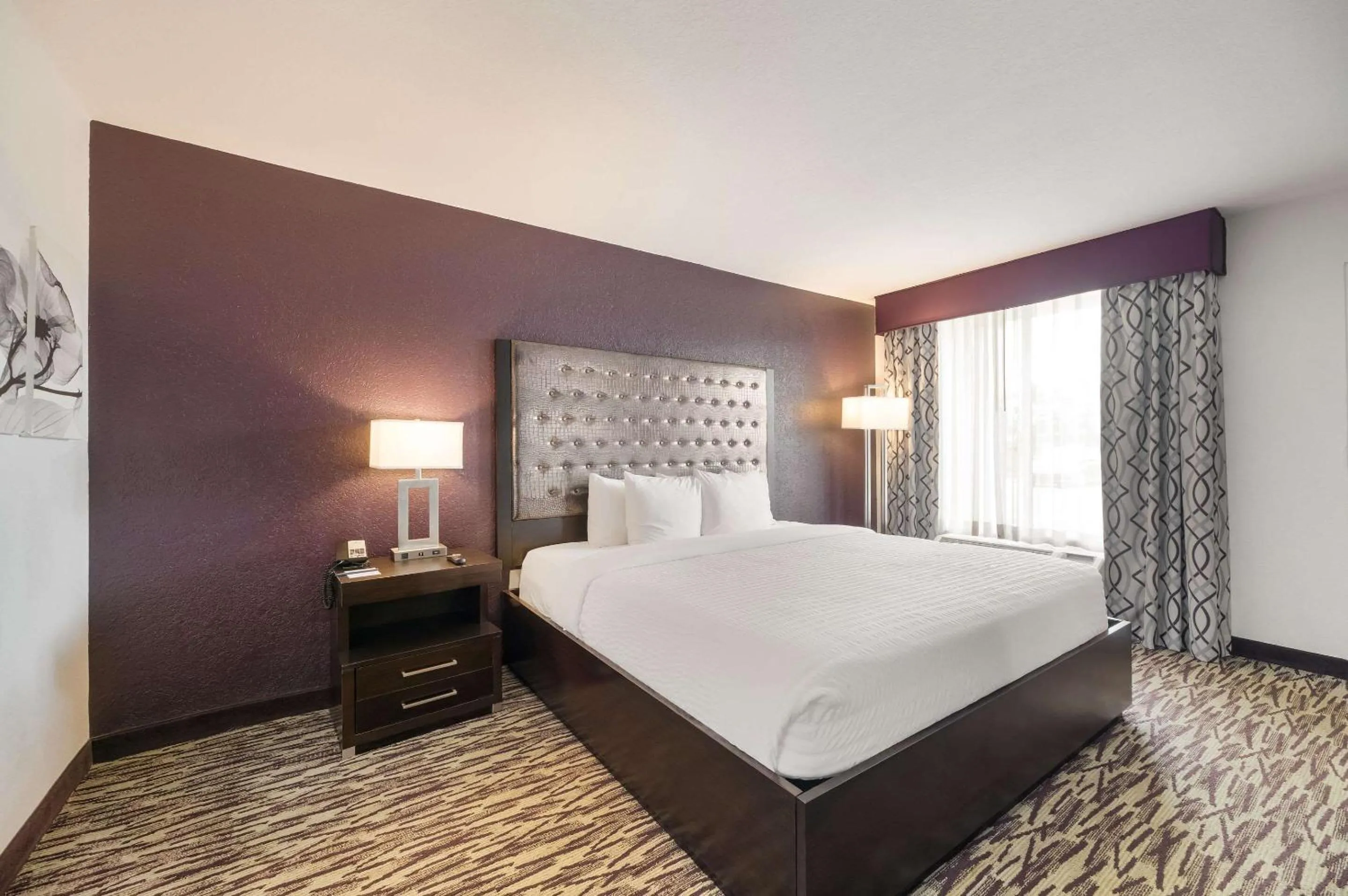 Bedroom, Bed in Clarion Inn & Suites Across From Universal Orlando Resort