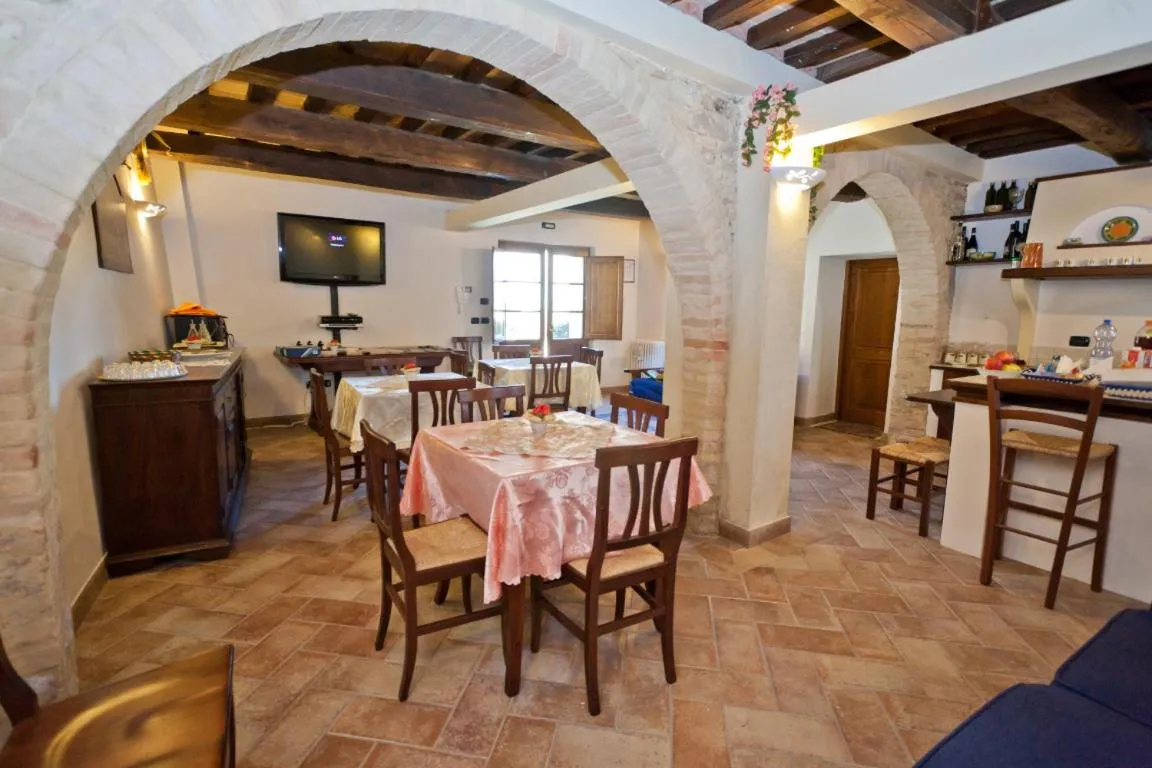 Communal lounge/ TV room in B&B Madonna Del Latte