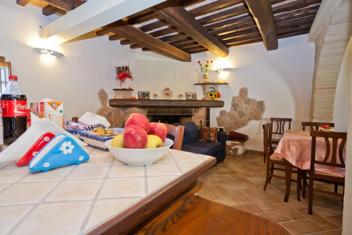 Communal lounge/ TV room in B&B Madonna Del Latte