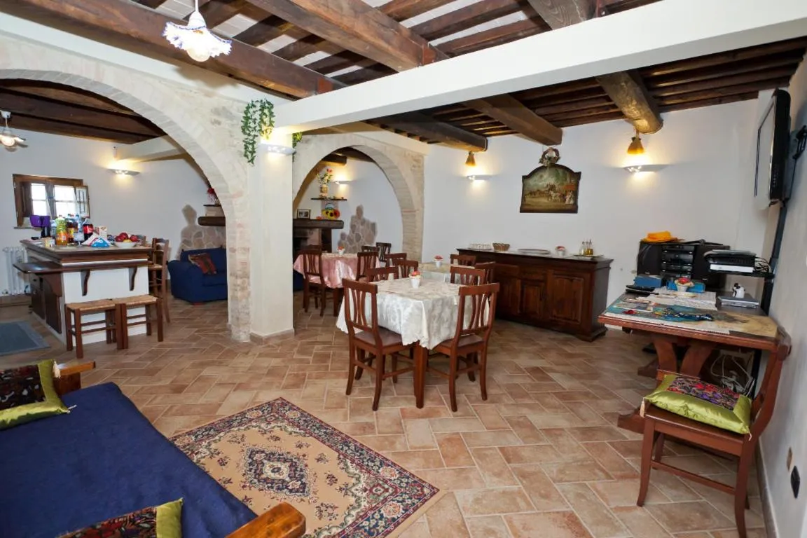 Communal lounge/ TV room in B&B Madonna Del Latte