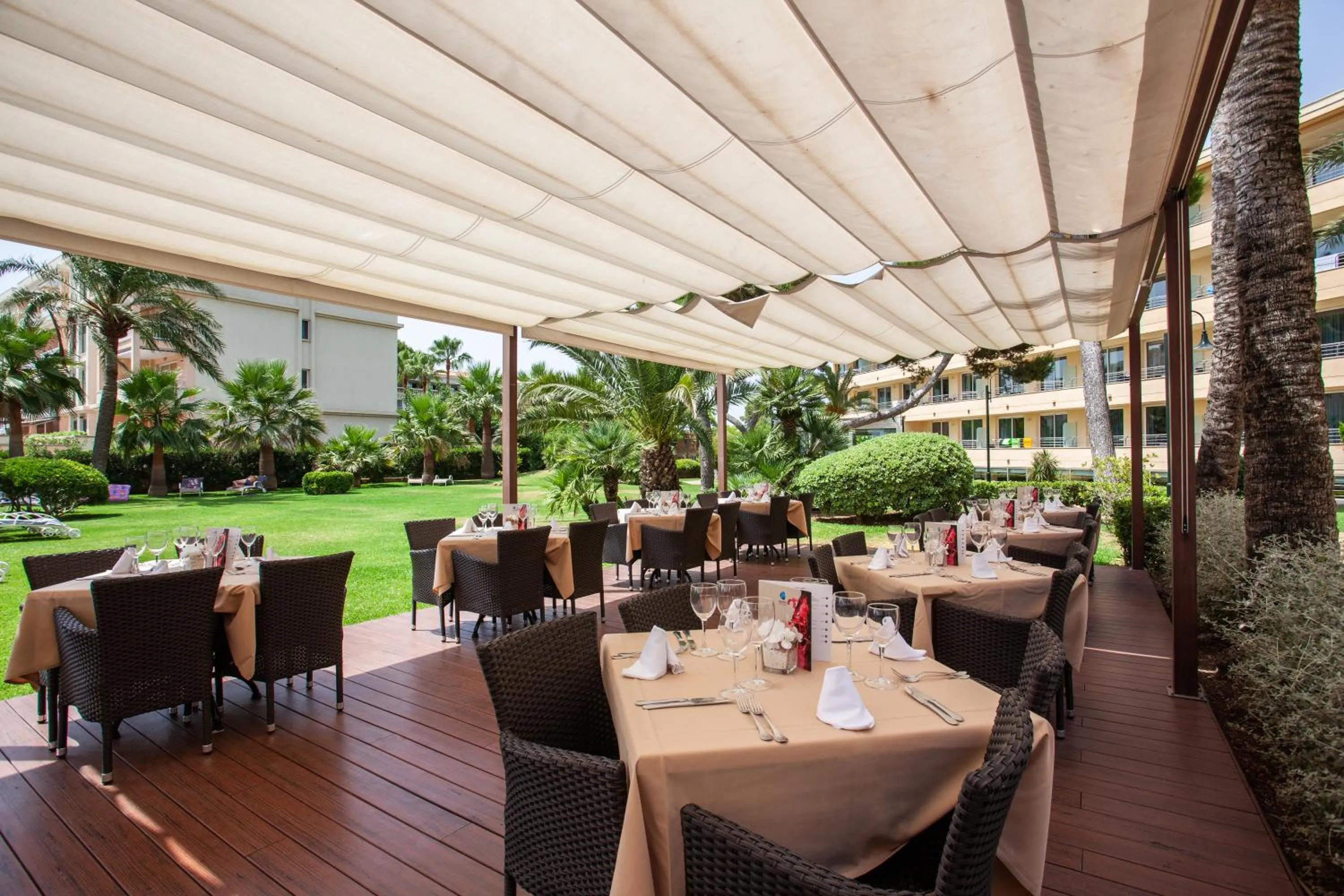 Restaurant/places to eat in Grupotel Natura Playa