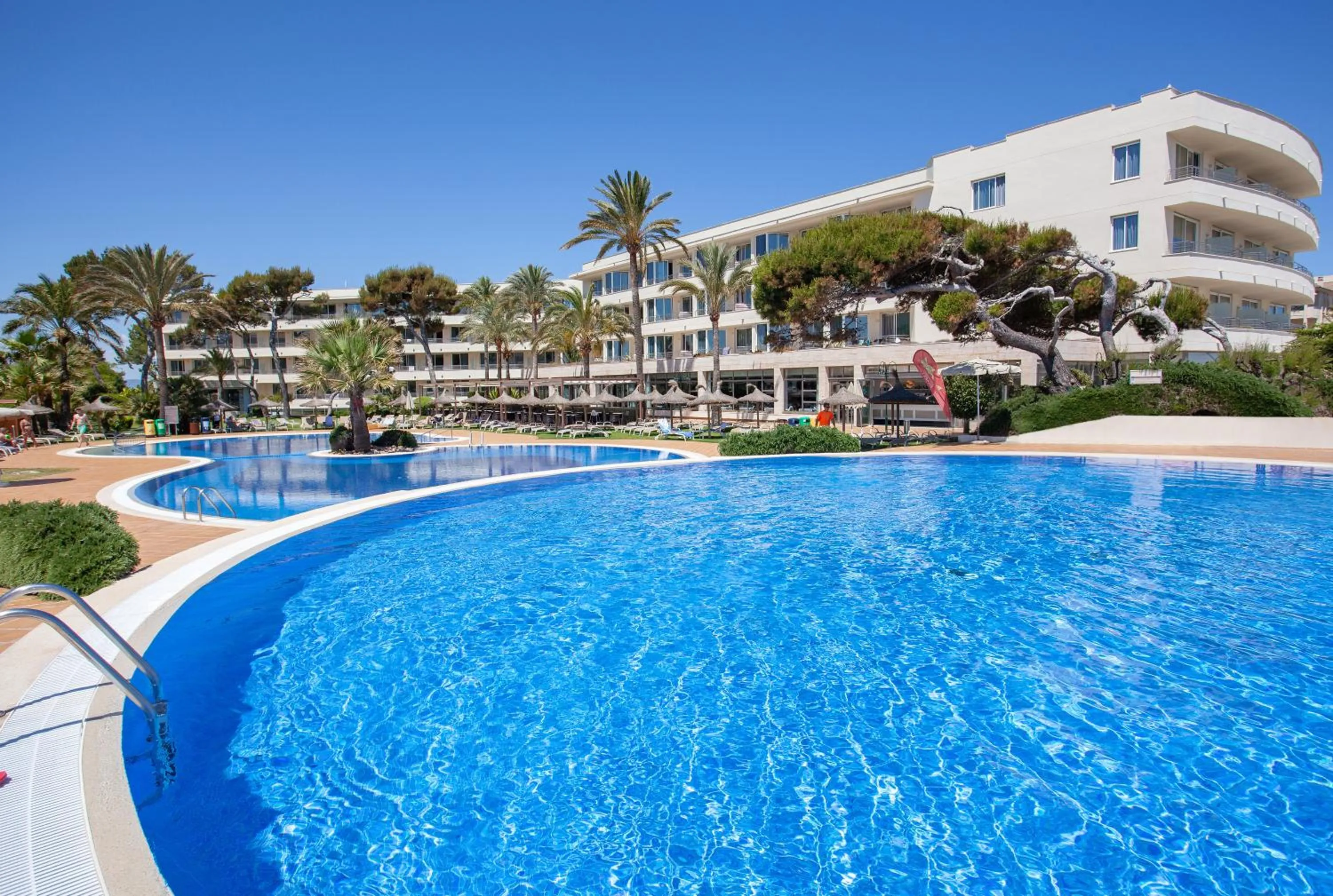 Swimming pool in Grupotel Natura Playa