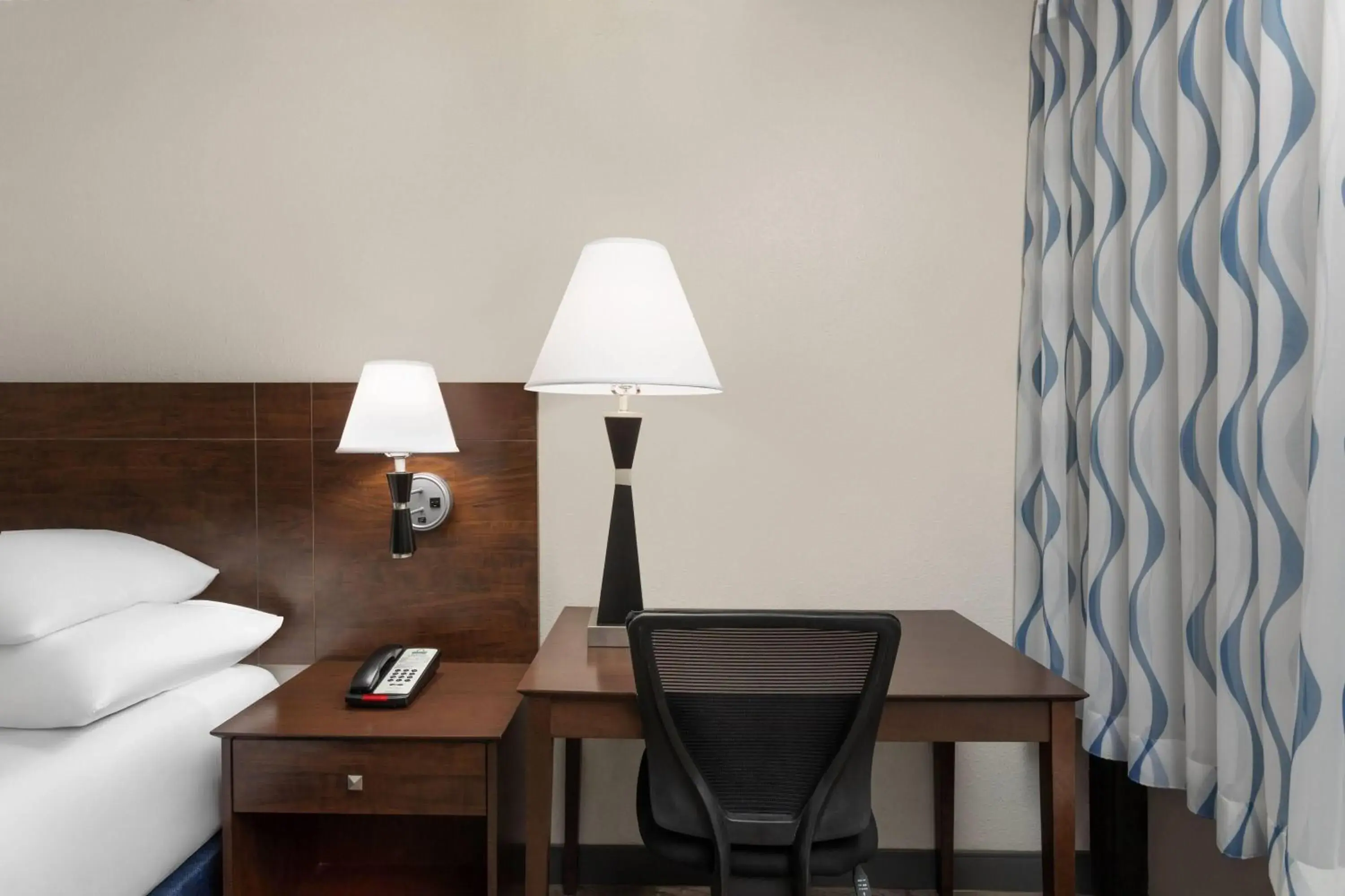 Photo of the whole room, Bed in Days Inn by Wyndham Orlando Conv. Center/International Dr Photo of the whole room, Bed in Days Inn by Wyndham Orlando Conv. Center/International Dr