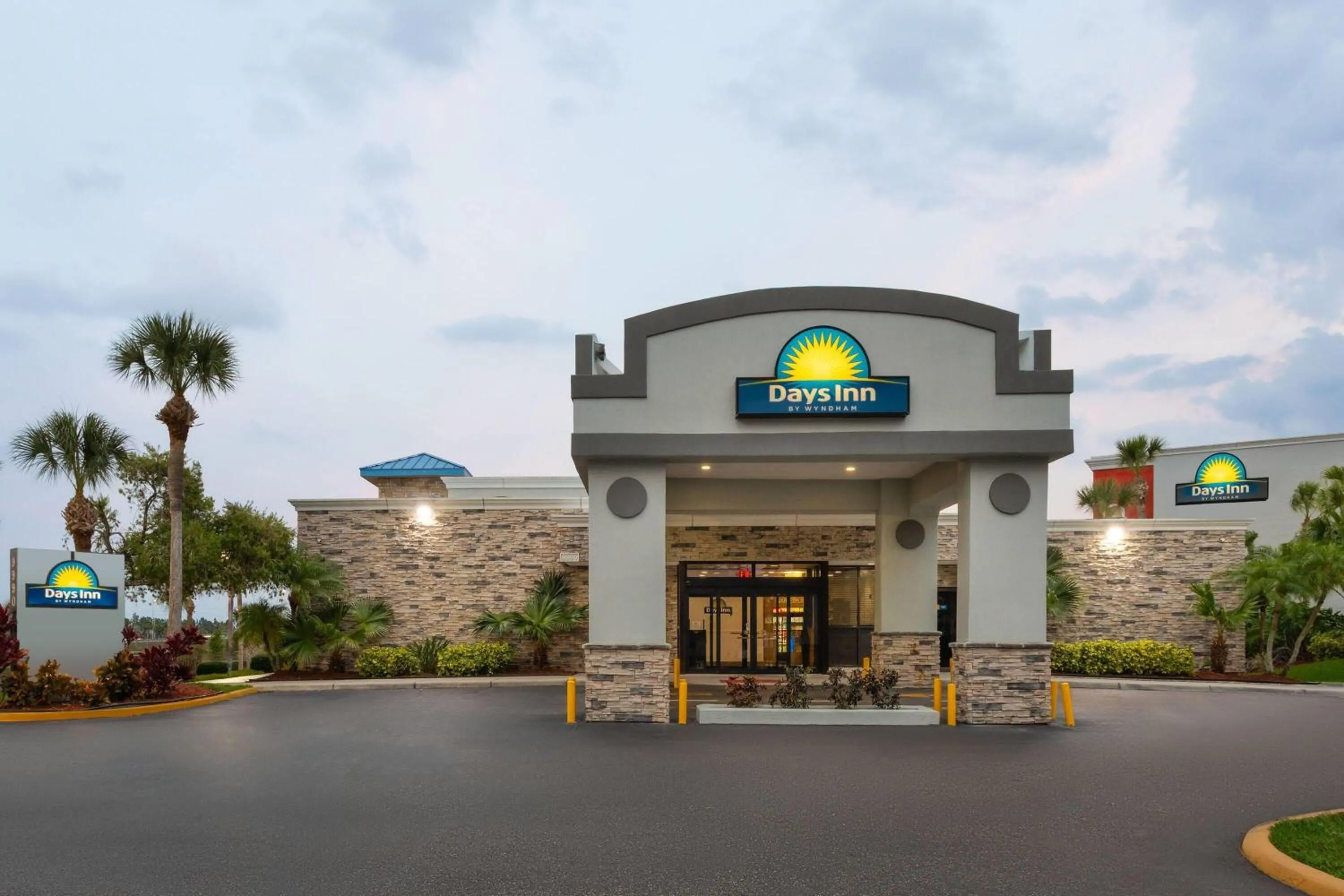 Property building in Days Inn by Wyndham Orlando Conv. Center/International Dr
