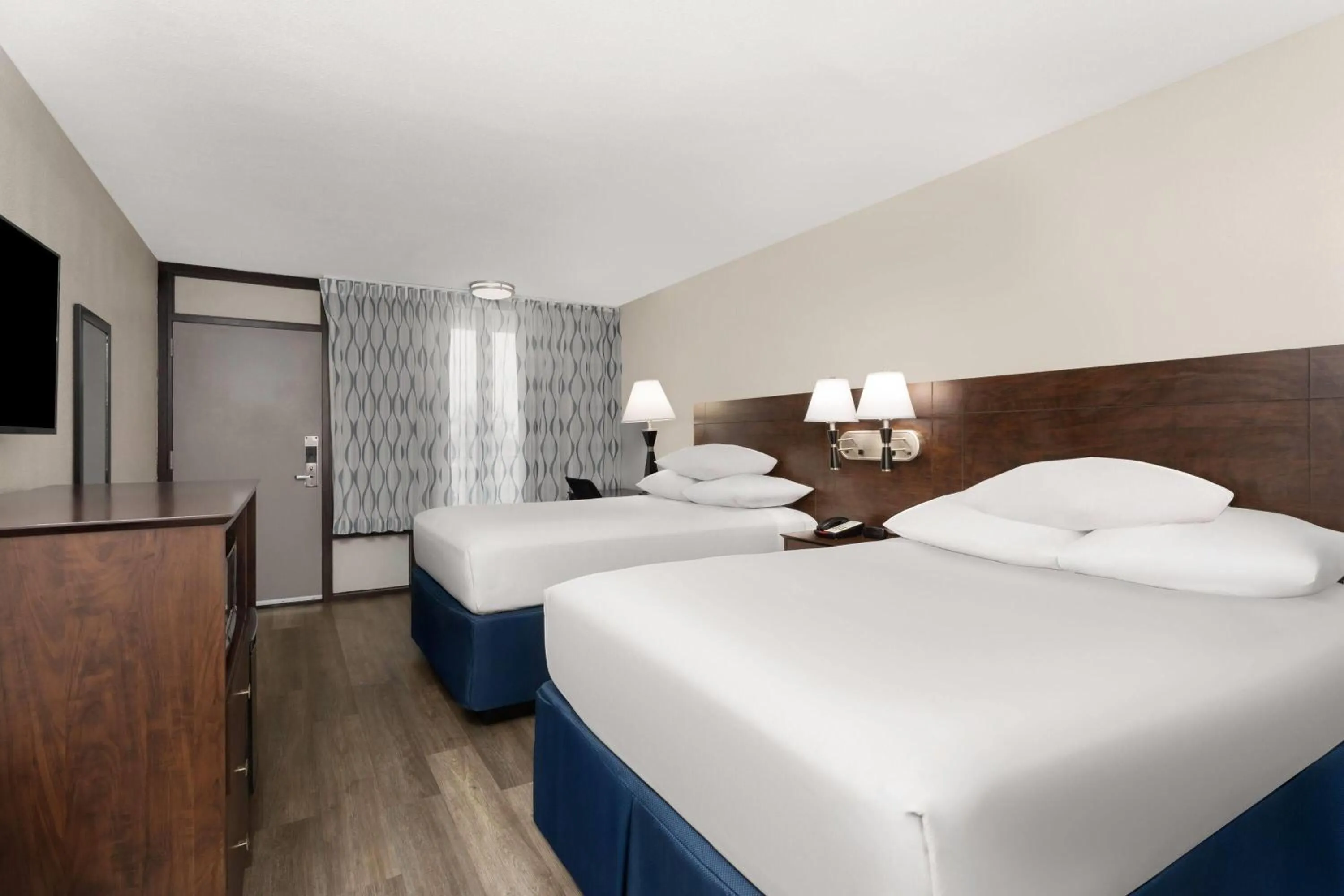 Photo of the whole room, Bed in Days Inn by Wyndham Orlando Conv. Center/International Dr