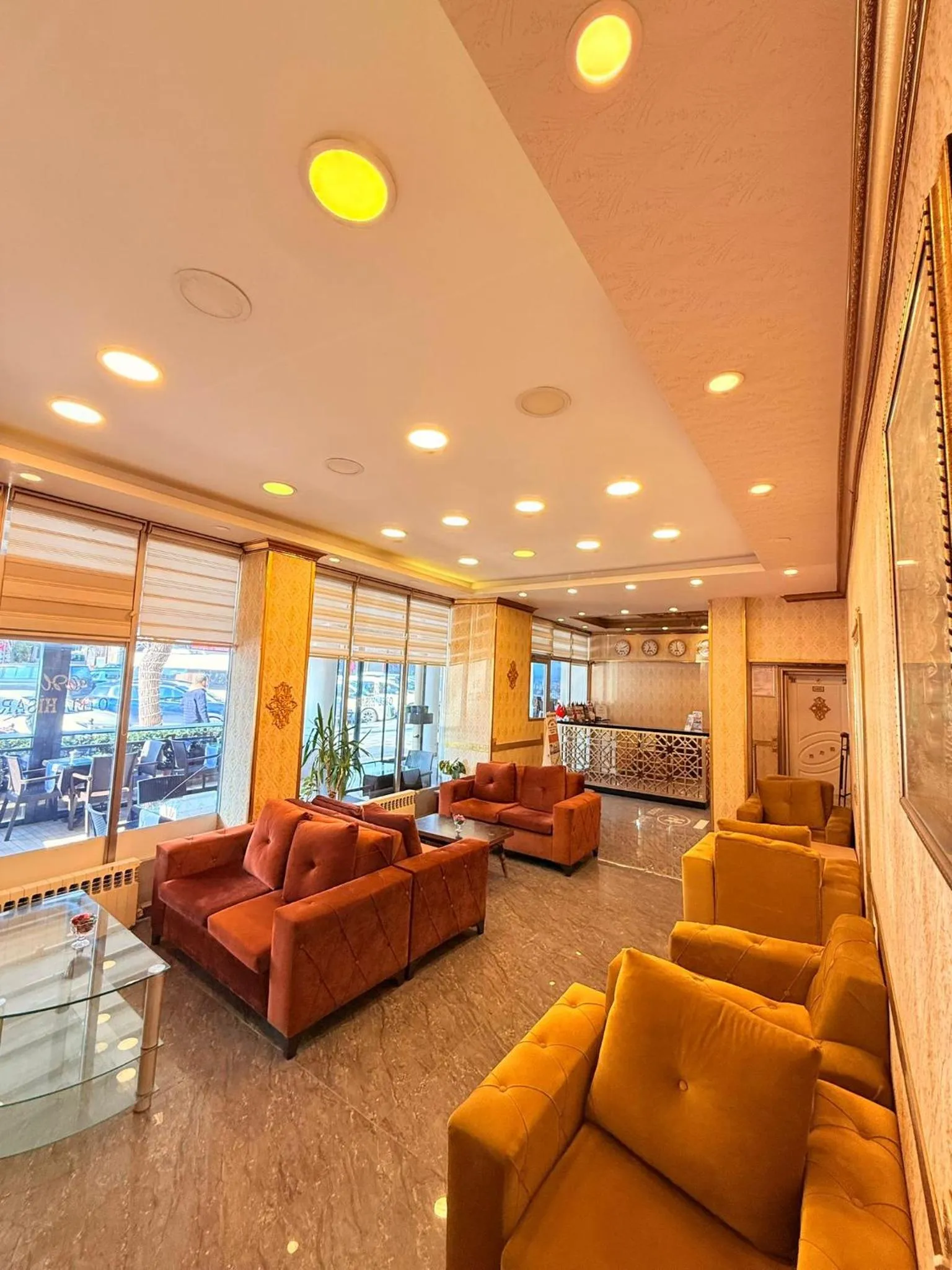 Communal lounge/ TV room in HİSAR HOTEL