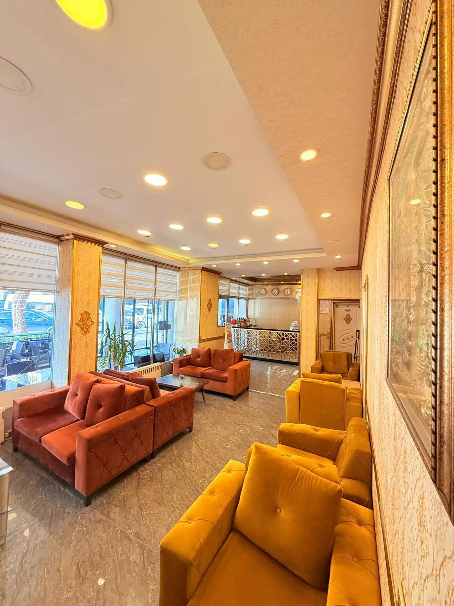 Communal lounge/ TV room in HİSAR HOTEL