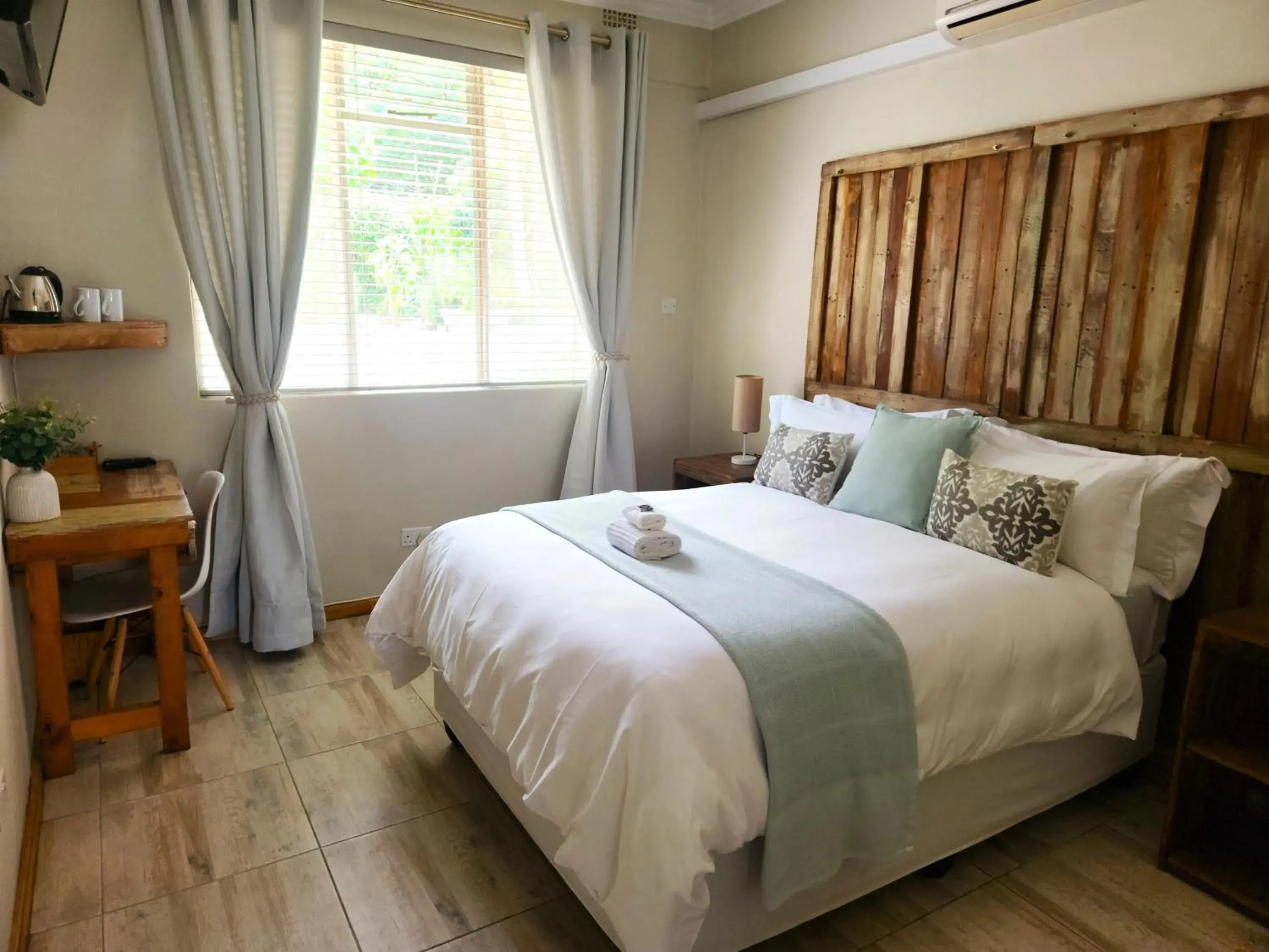 Double Room - single occupancy in Mijn Kitchen Coffee Shop and B&B Double Room - single occupancy in Mijn Kitchen Coffee Shop and B&B