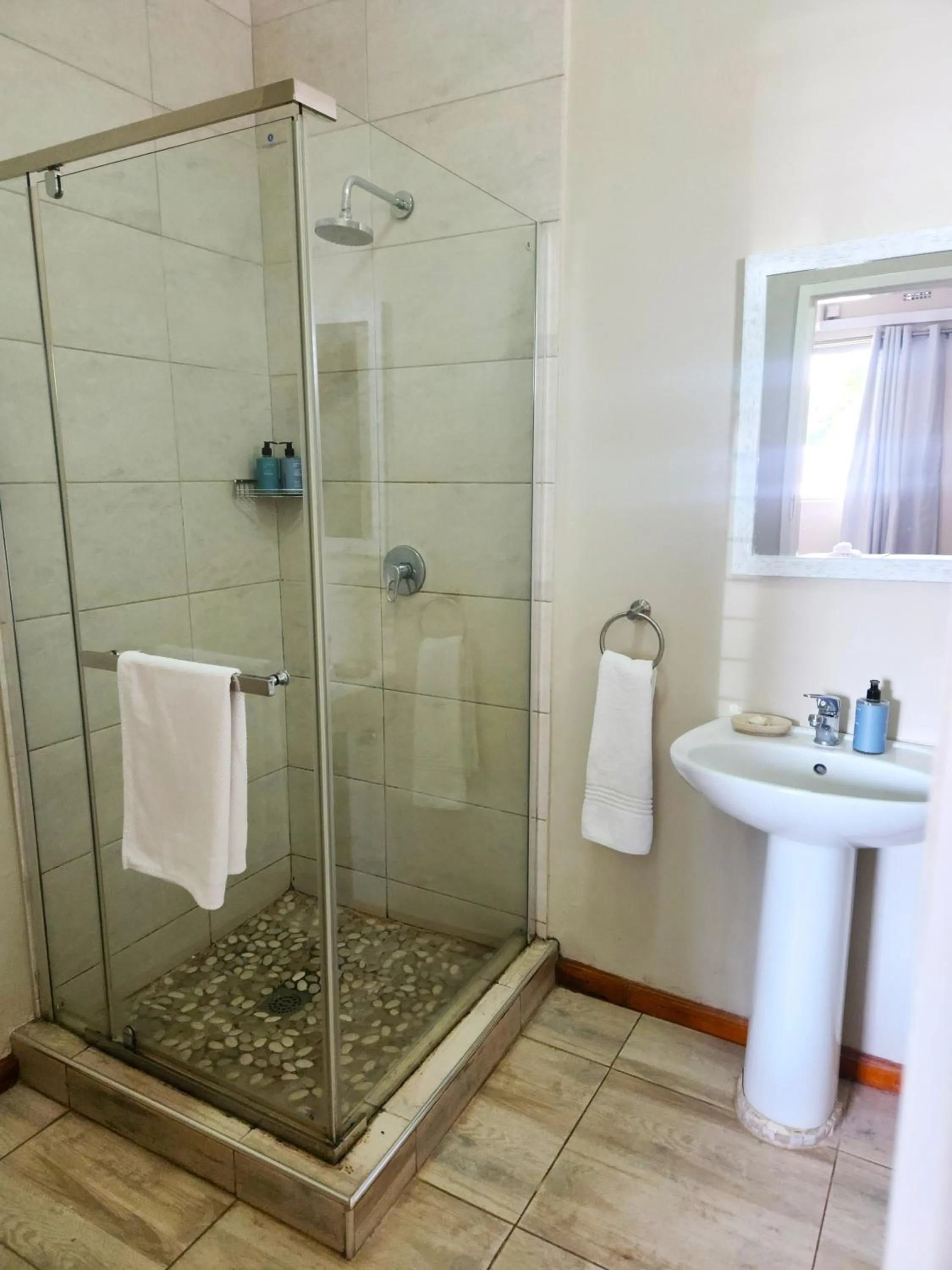 Shower in Mijn Kitchen Coffee Shop and B&B