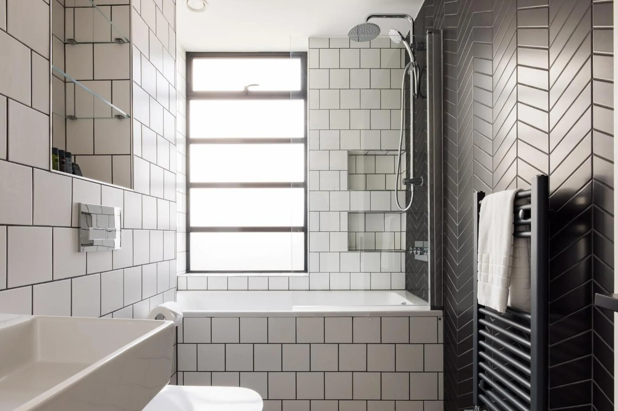 Shower in Hausd - Leicester Square