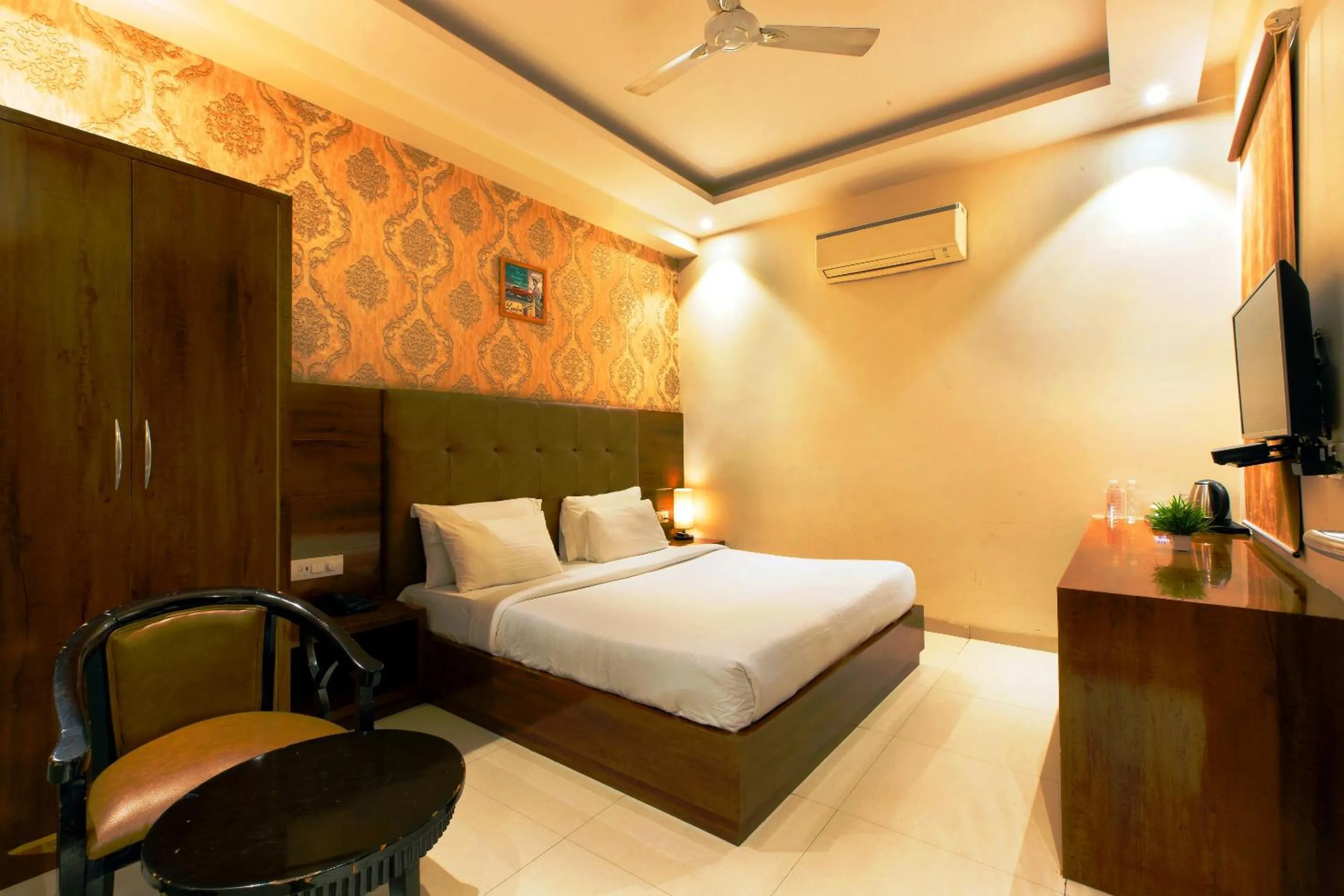 Bed in The Vegas By De Pavilion, Delhi Airport