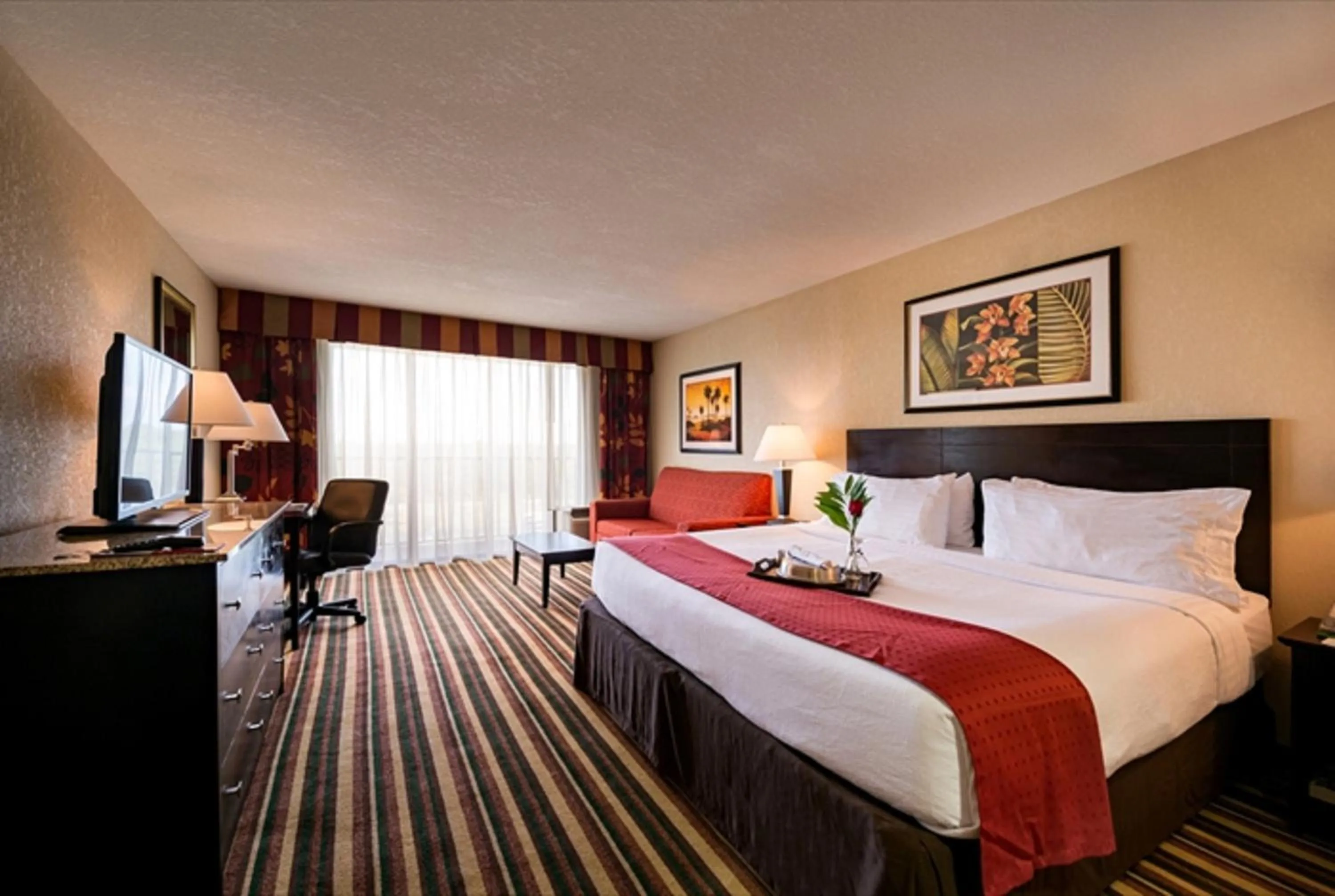 Photo of the whole room, Bed in Holiday Inn & Suites Orlando SW - Celebration Area by IHG