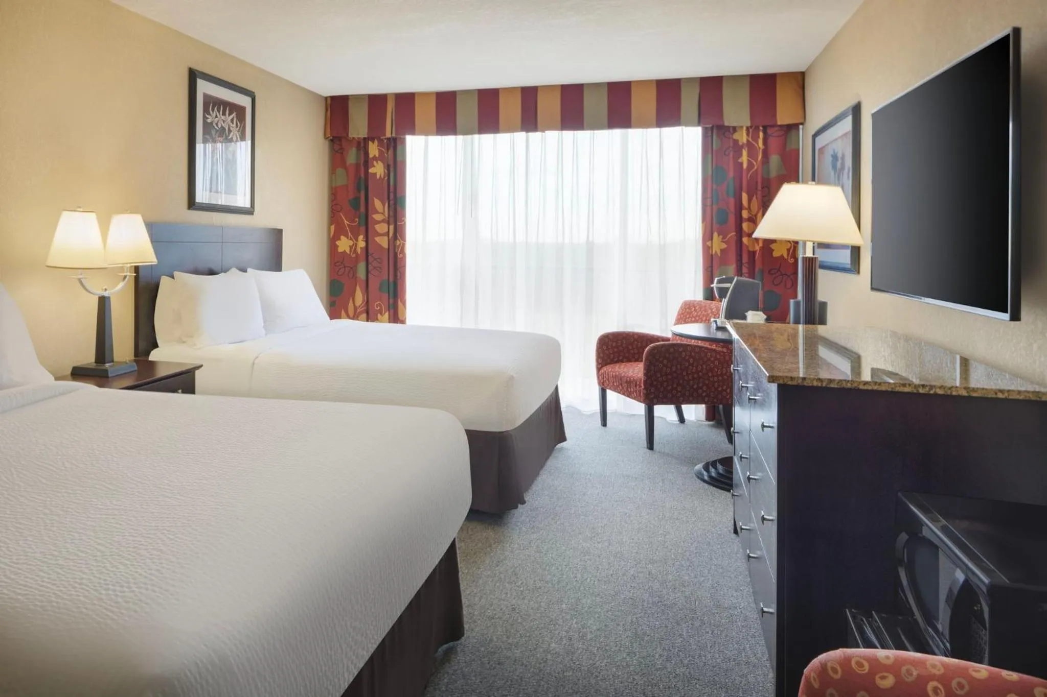 Photo of the whole room, Bed in Holiday Inn & Suites Orlando SW - Celebration Area by IHG