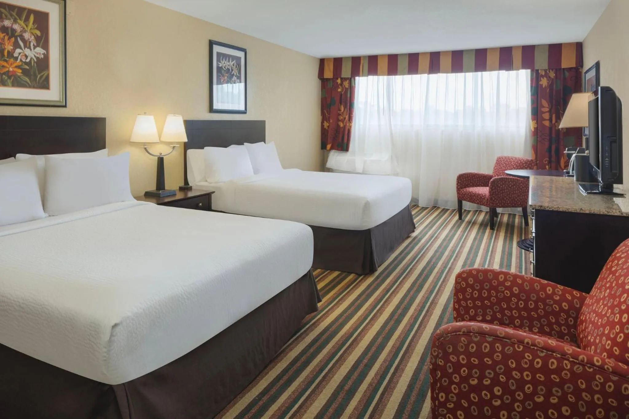 Photo of the whole room, Bed in Holiday Inn & Suites Orlando SW - Celebration Area by IHG