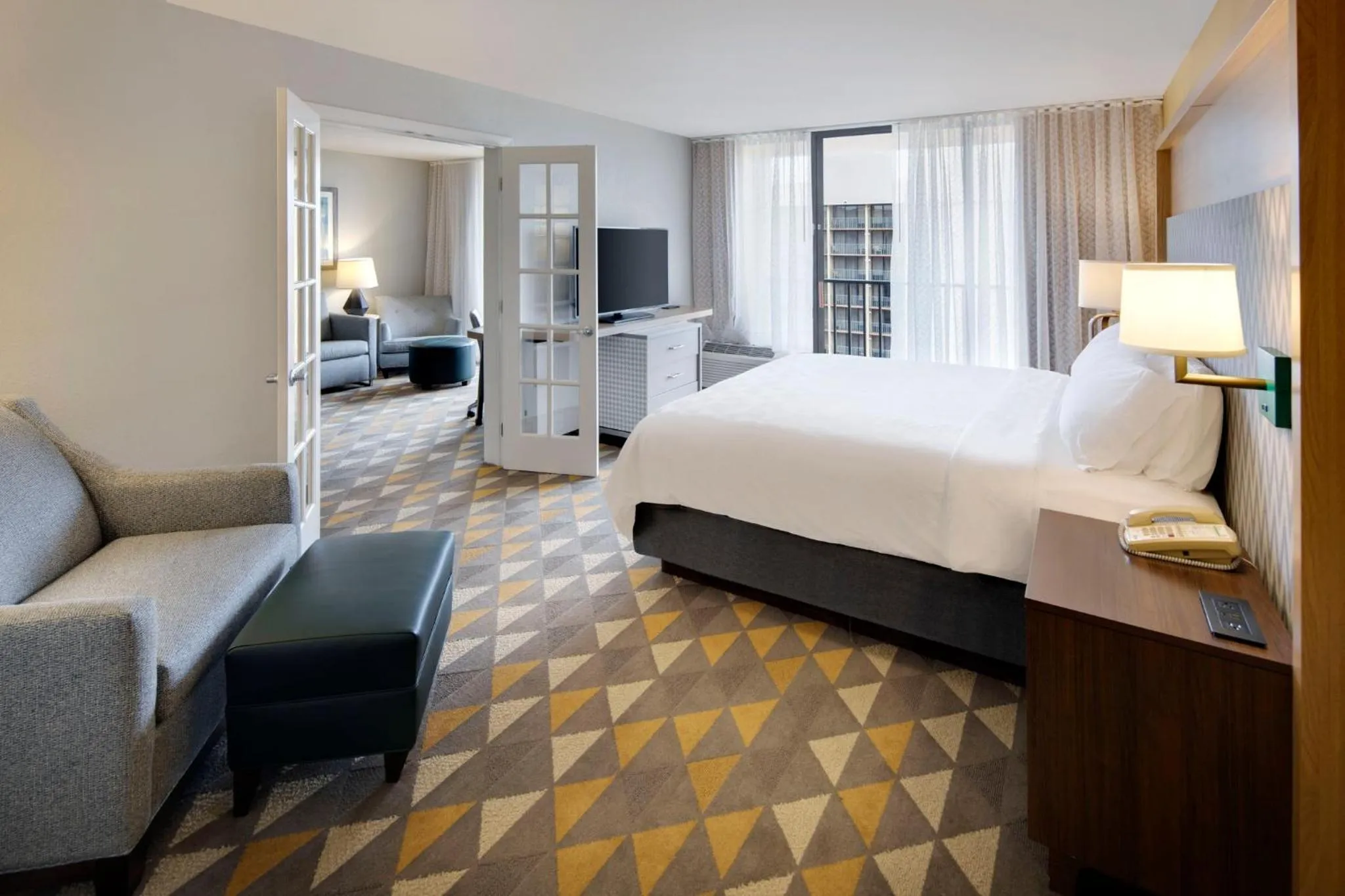 Photo of the whole room, Bed in Holiday Inn & Suites Orlando SW - Celebration Area by IHG