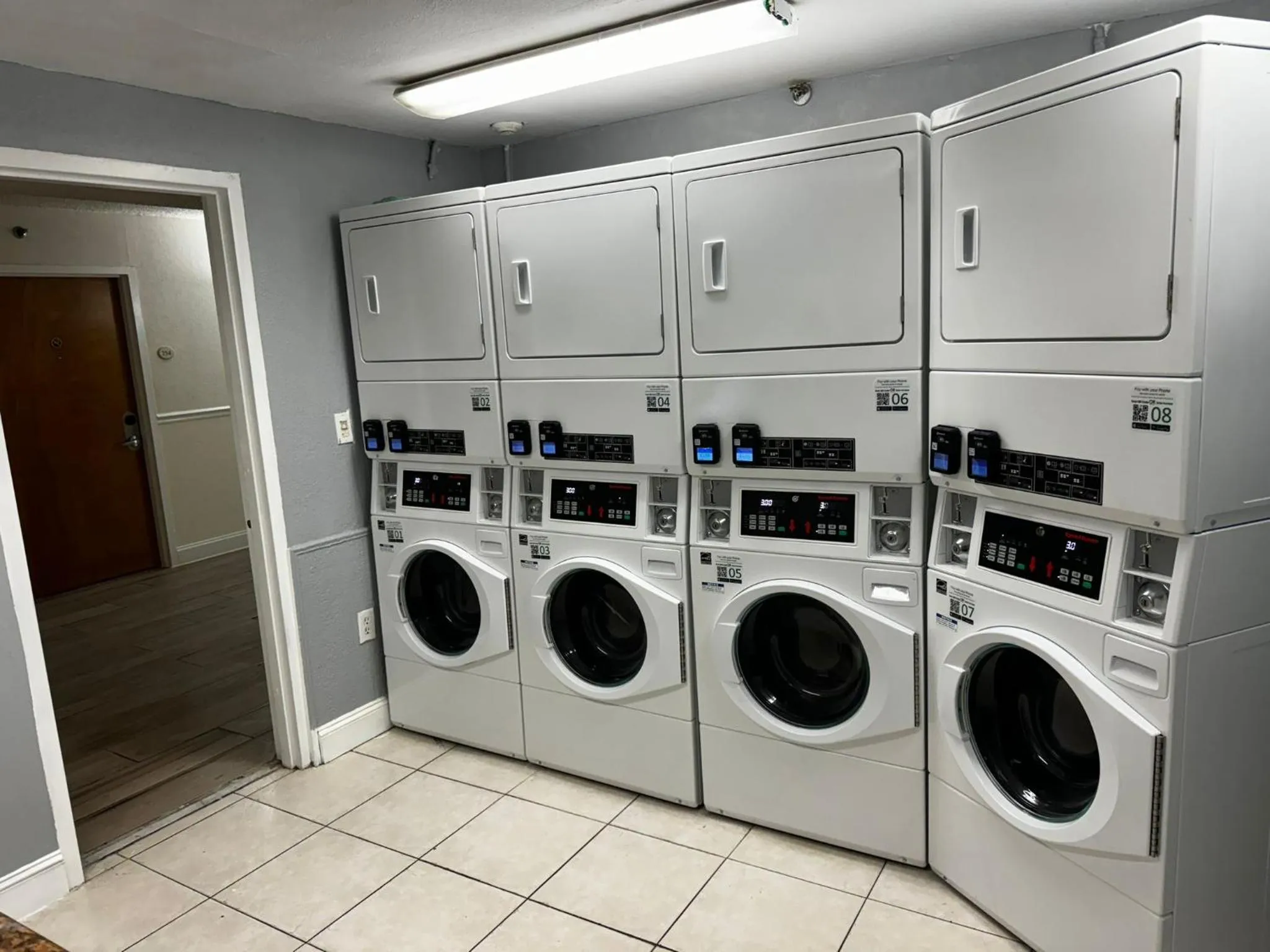 laundry in Monumental Movieland Hotel