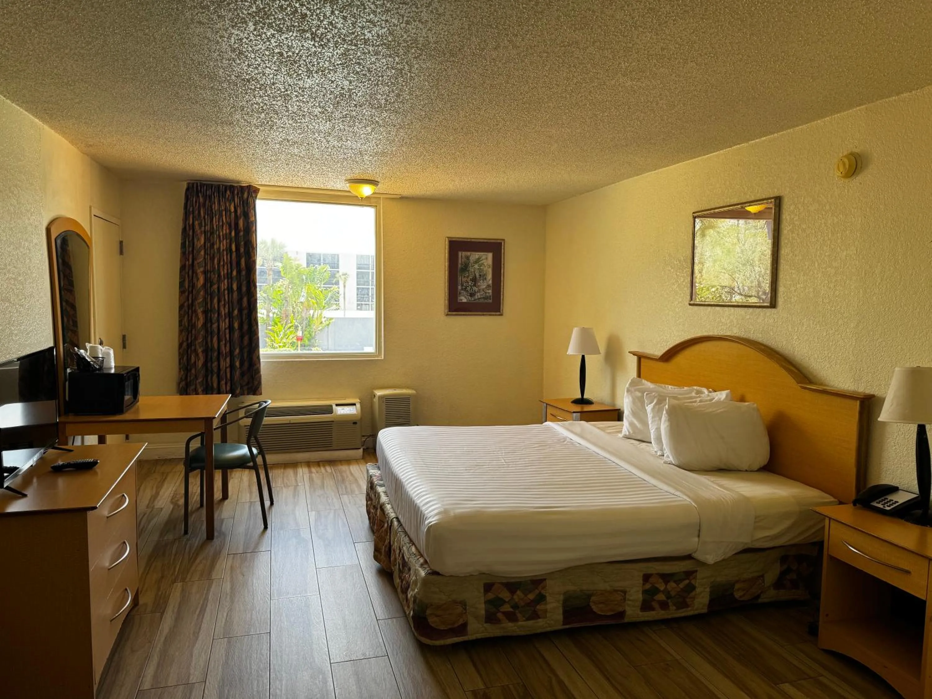 Bed in Monumental Movieland Hotel