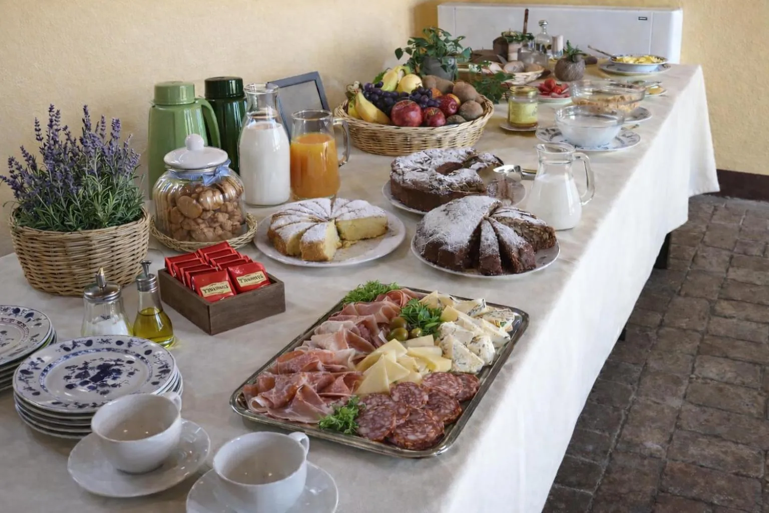 Breakfast in Fattoria Agriturismo Nerbona