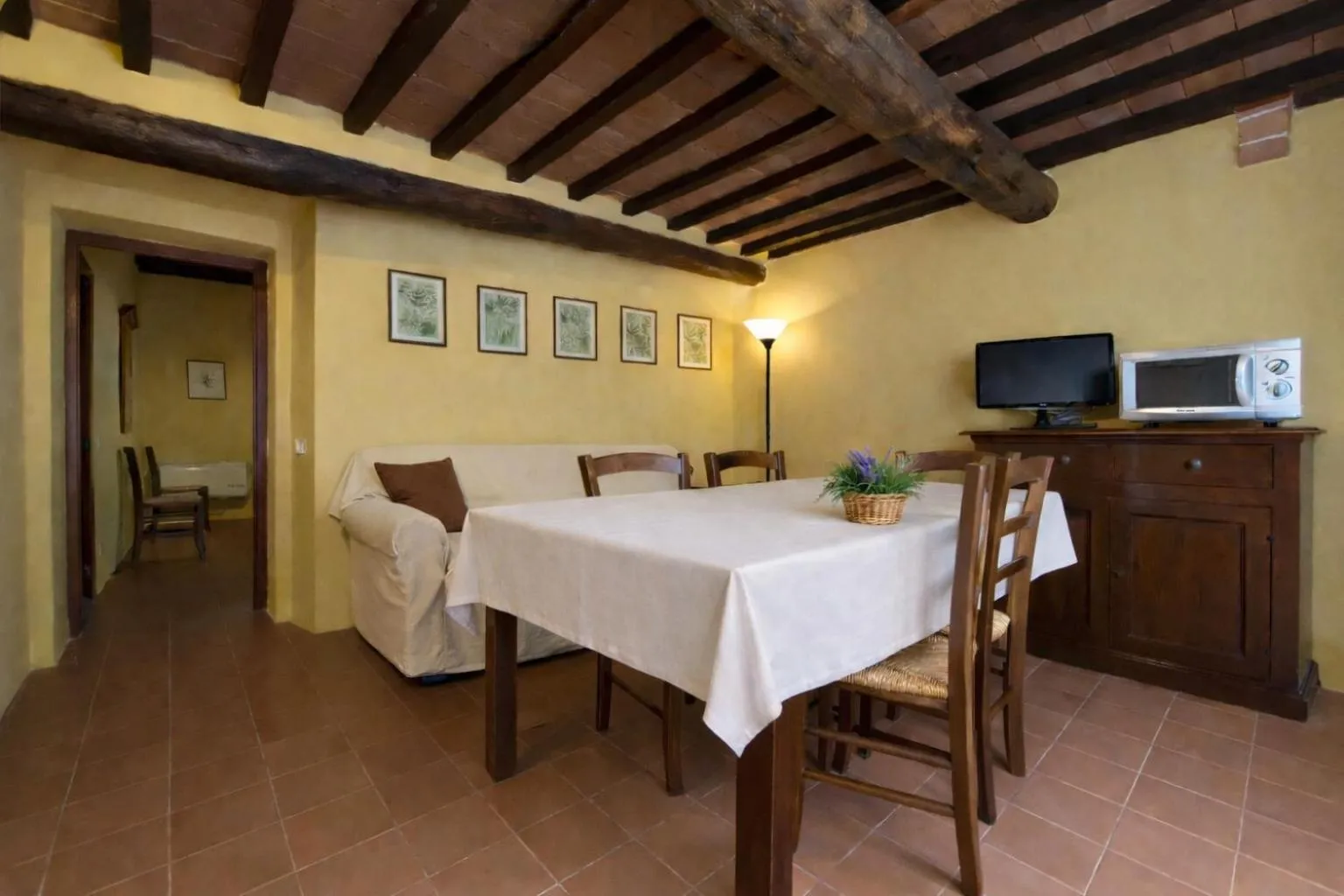 Dining area in Fattoria Agriturismo Nerbona